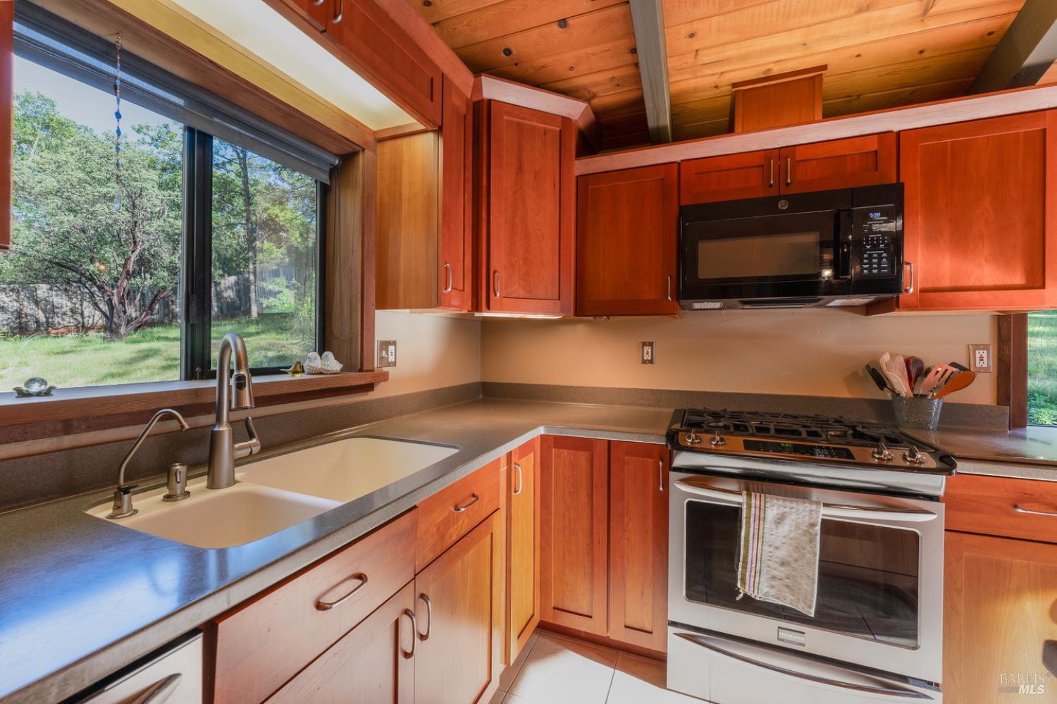 Detail Gallery Image 7 of 35 For 1701 Road B Unkn, Redwood Valley,  CA 95470 - 2 Beds | 2 Baths