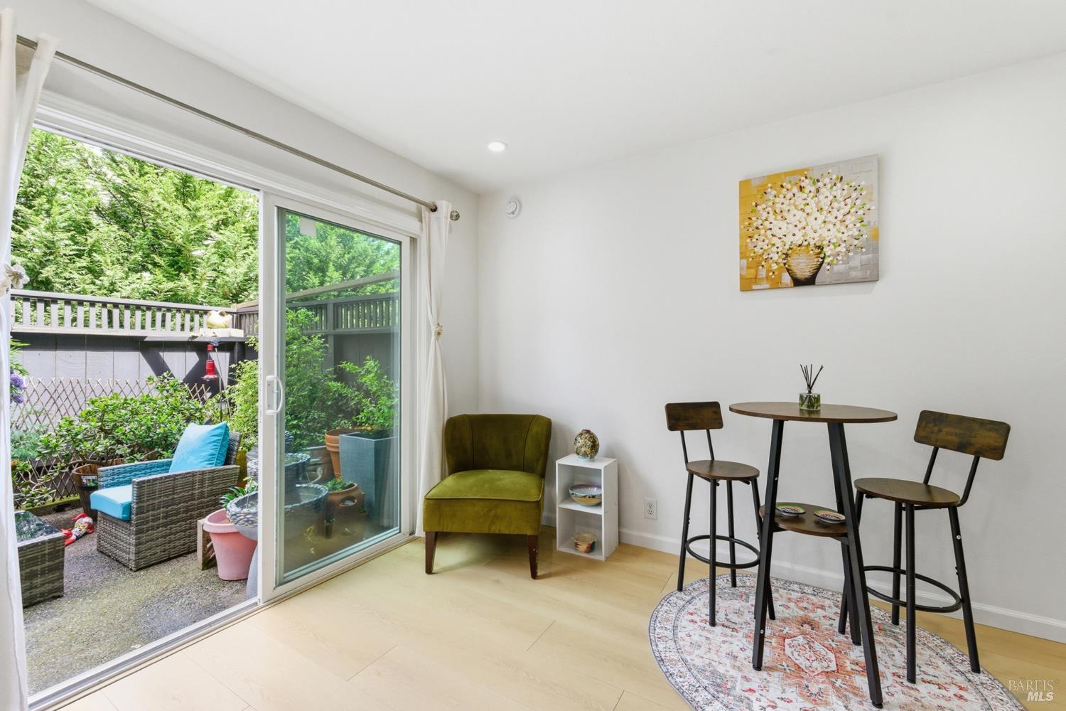 Detail Gallery Image 5 of 34 For 1411 Casa Buena Dr #46,  Corte Madera,  CA 94925 - 2 Beds | 1 Baths