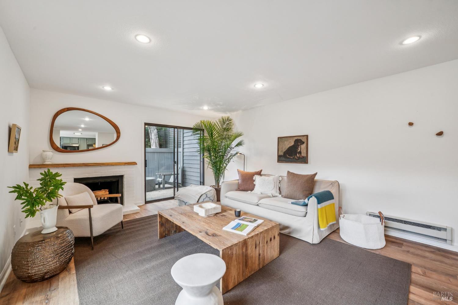 Detail Gallery Image 5 of 18 For 31 W Harbor Dr, Sausalito,  CA 94965 - 2 Beds | 2 Baths