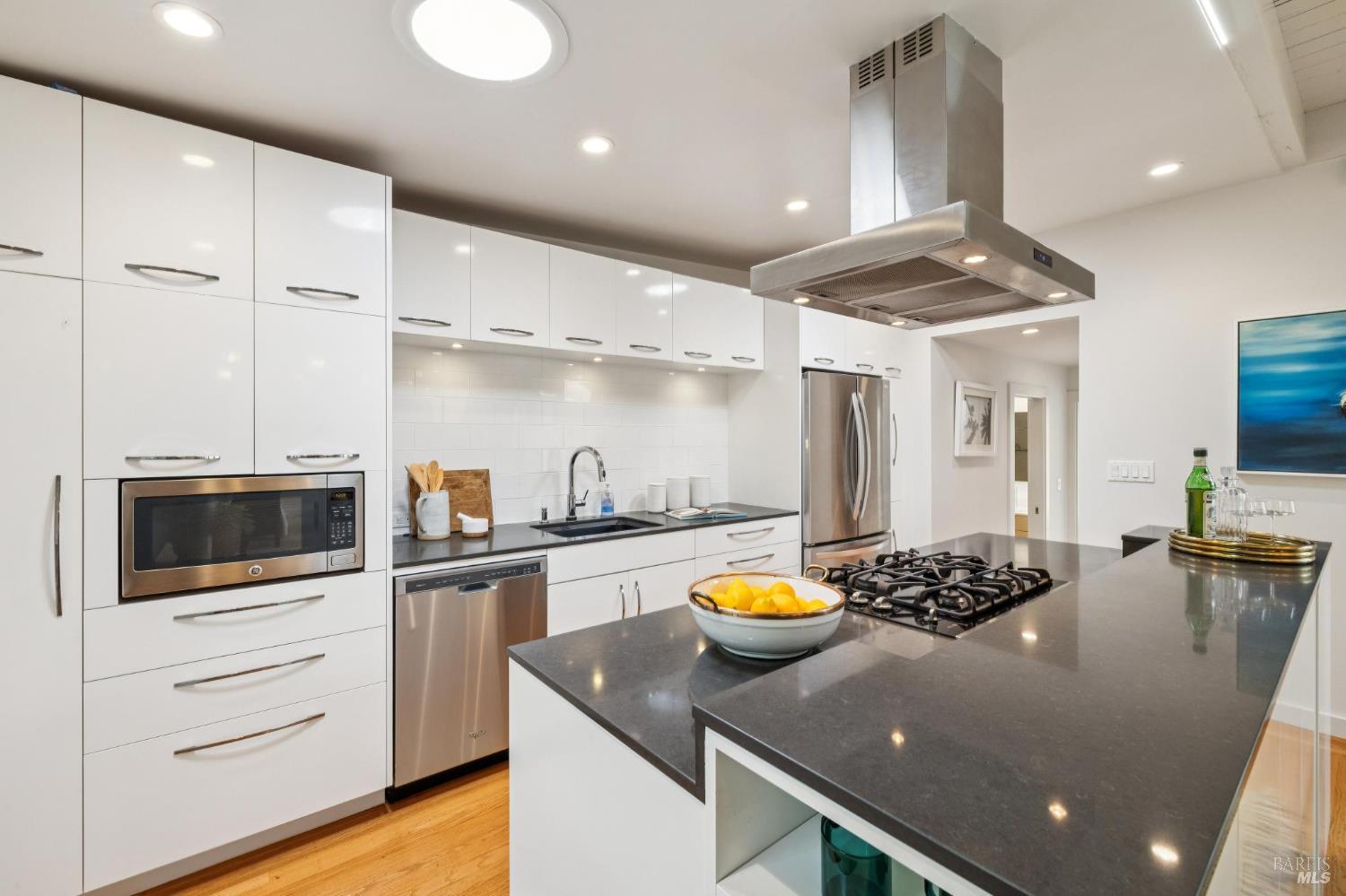 Detail Gallery Image 17 of 47 For 3 Stetson Ave, Corte Madera,  CA 94925 - 3 Beds | 2 Baths