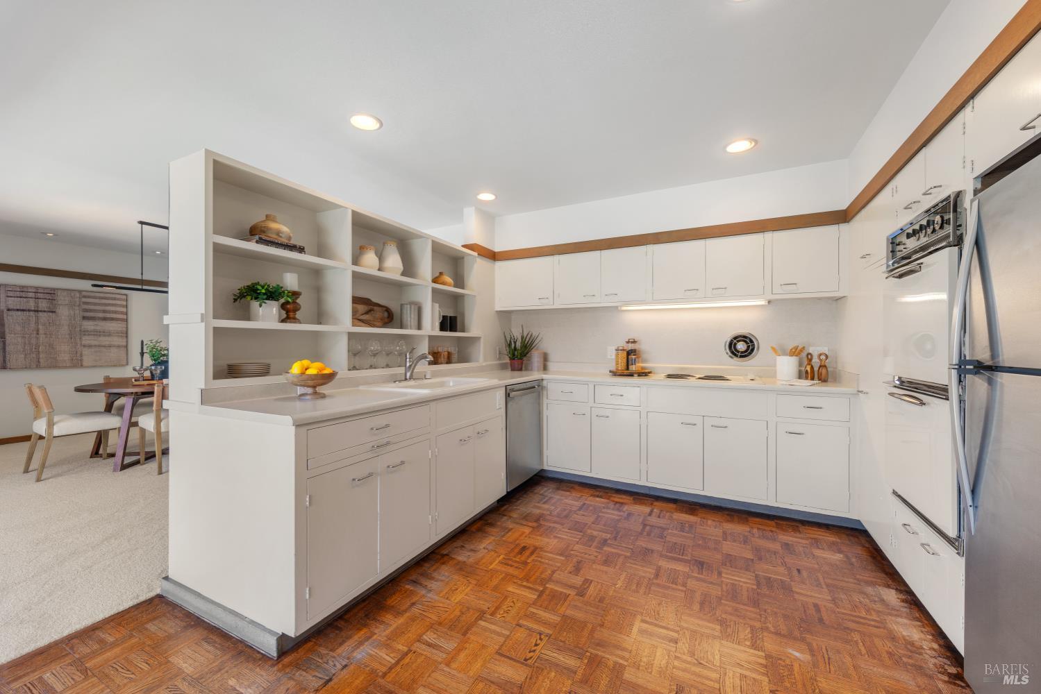 Detail Gallery Image 19 of 39 For 2 Tamalpais Ave, Belvedere,  CA 94920 - 2 Beds | 2 Baths