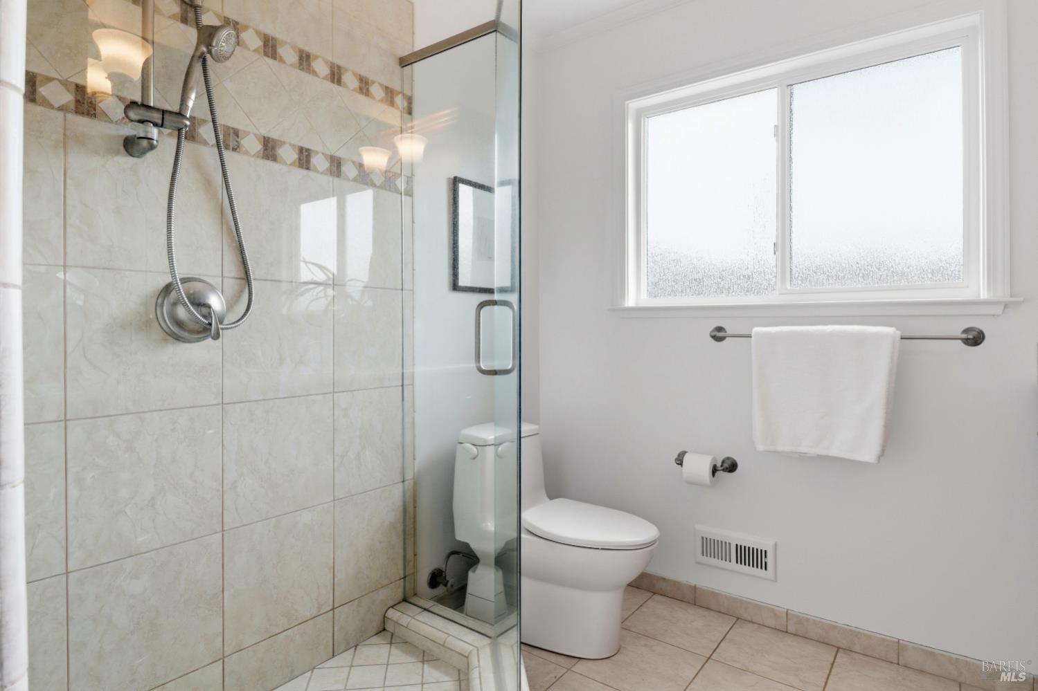 Detail Gallery Image 24 of 48 For 23 Terra Linda Dr, San Rafael,  CA 94903 - 4 Beds | 2/1 Baths