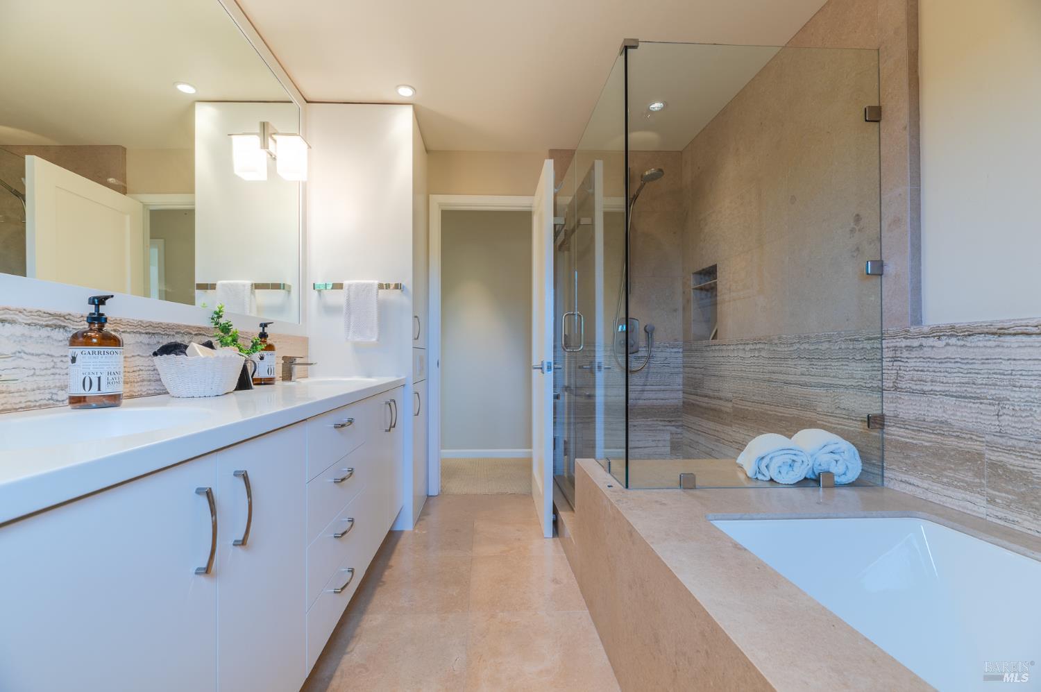 Detail Gallery Image 26 of 44 For 4 Galway Ln, San Rafael,  CA 94903 - 4 Beds | 3/1 Baths