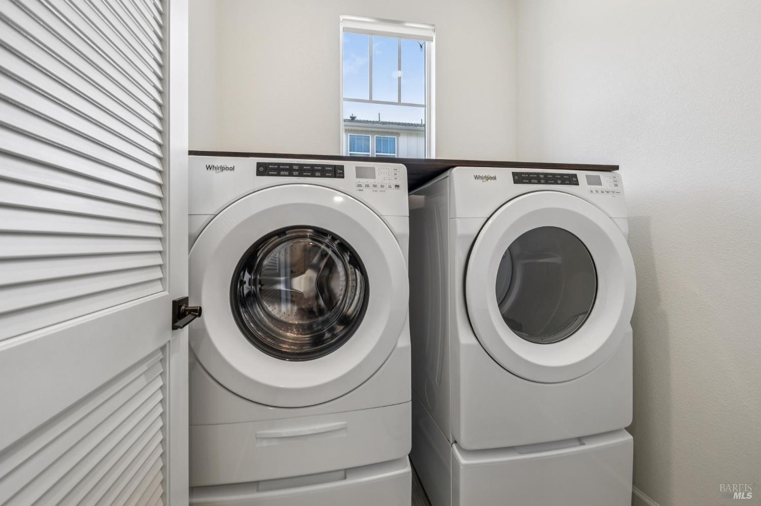 Detail Gallery Image 27 of 34 For 5 Orta Way, Novato,  CA 94945 - 4 Beds | 3/1 Baths