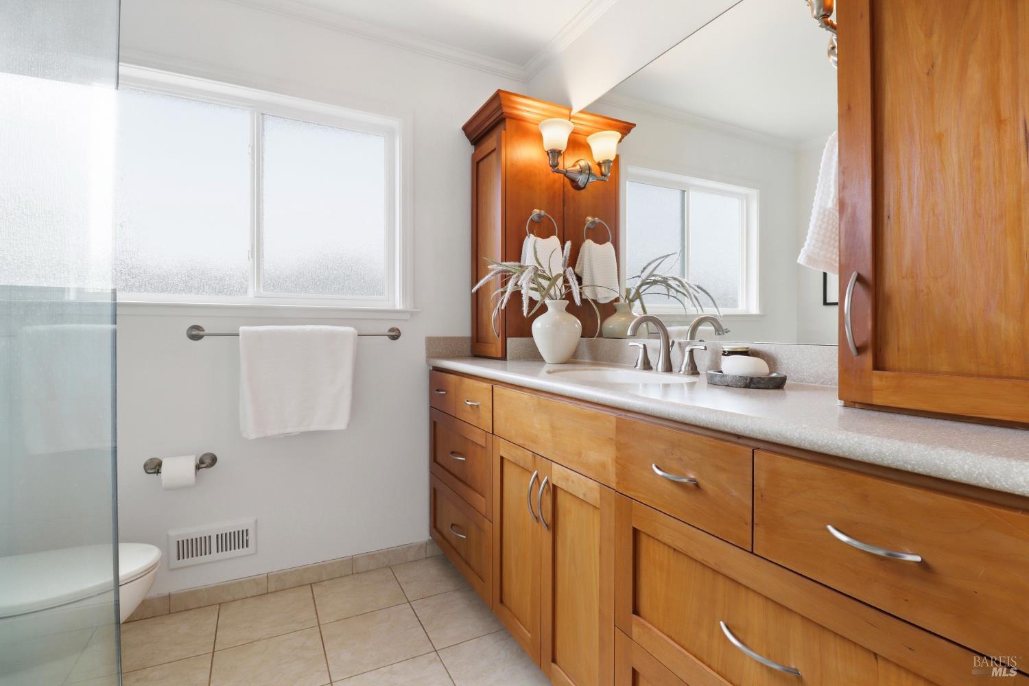 Detail Gallery Image 23 of 48 For 23 Terra Linda Dr, San Rafael,  CA 94903 - 4 Beds | 2/1 Baths