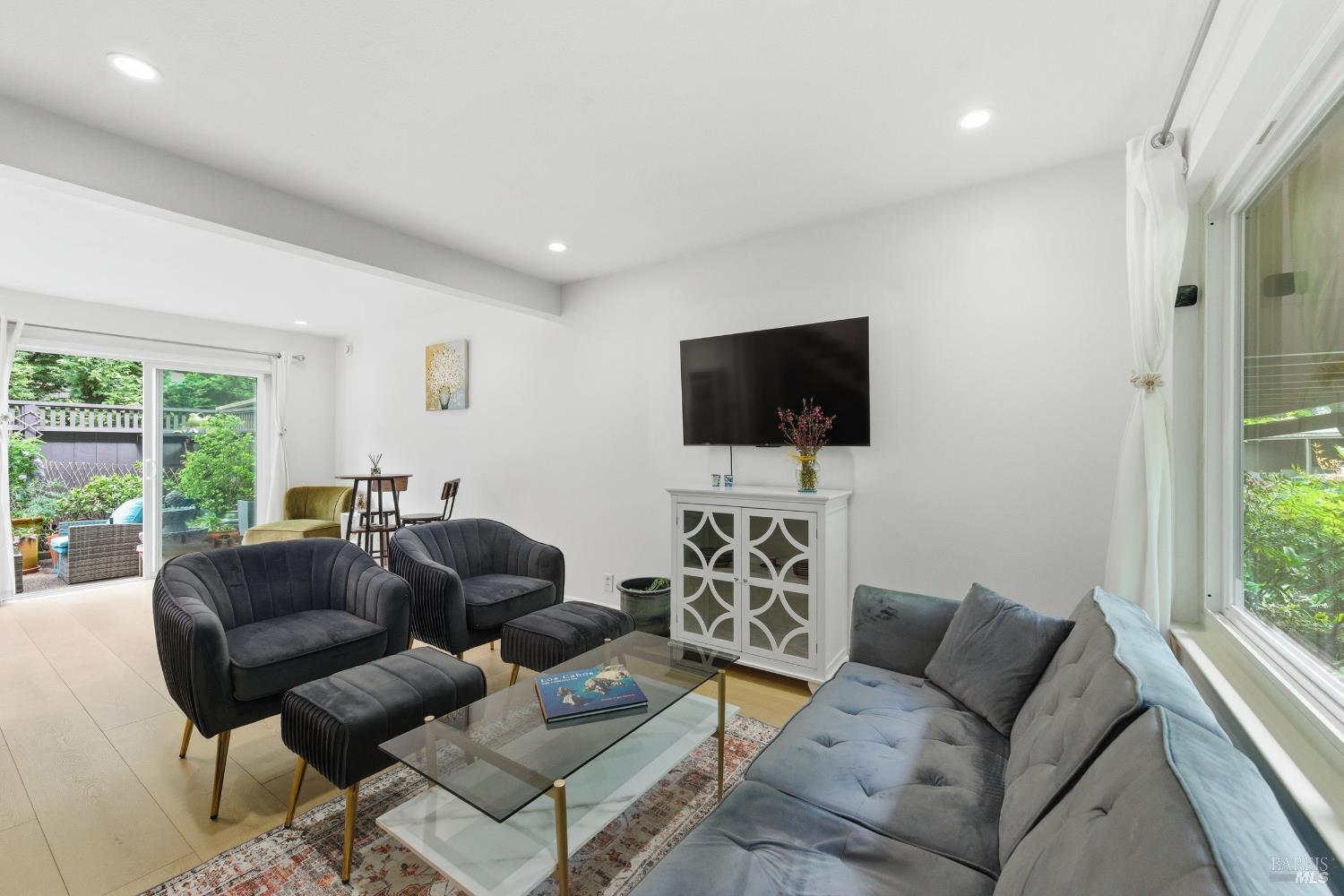 Detail Gallery Image 3 of 34 For 1411 Casa Buena Dr #46,  Corte Madera,  CA 94925 - 2 Beds | 1 Baths