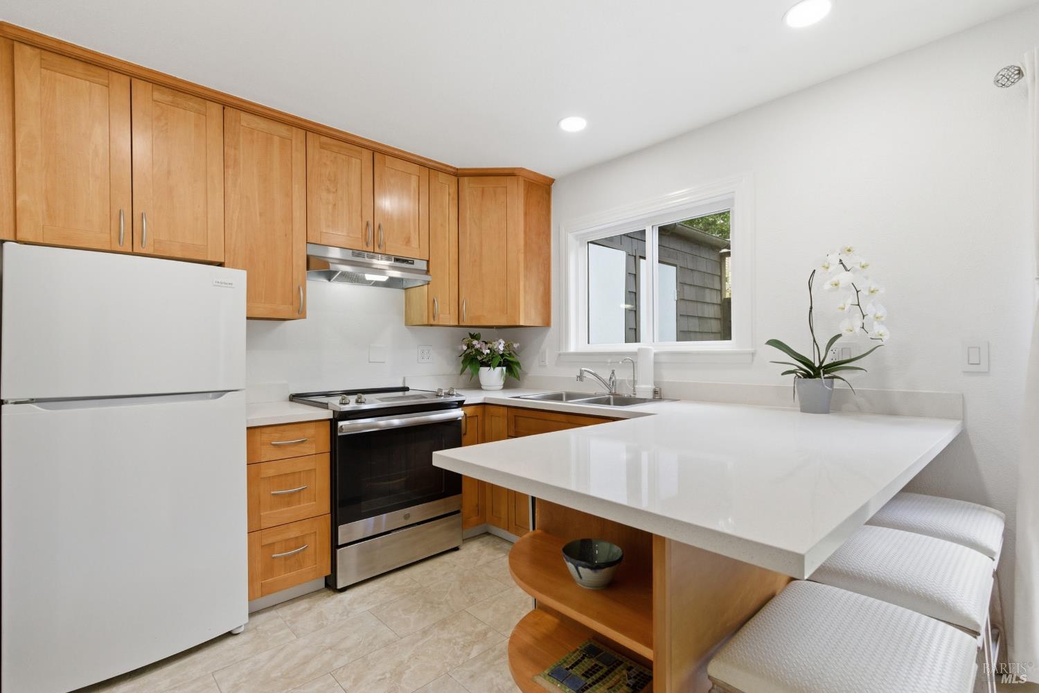 Detail Gallery Image 10 of 34 For 1411 Casa Buena Dr #46,  Corte Madera,  CA 94925 - 2 Beds | 1 Baths