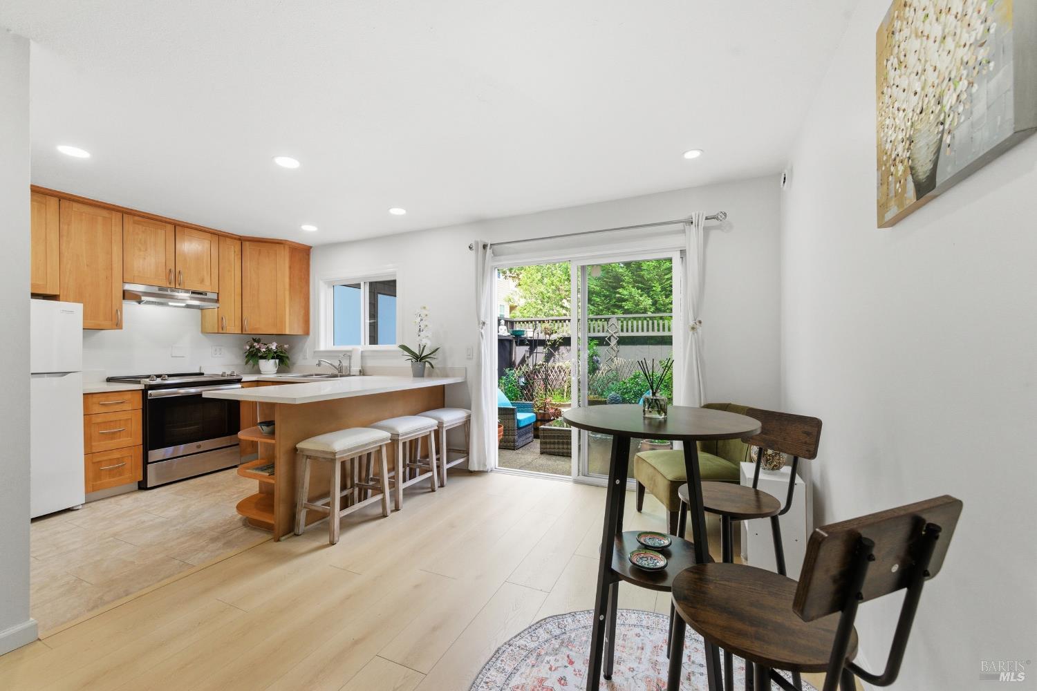 Detail Gallery Image 4 of 34 For 1411 Casa Buena Dr #46,  Corte Madera,  CA 94925 - 2 Beds | 1 Baths