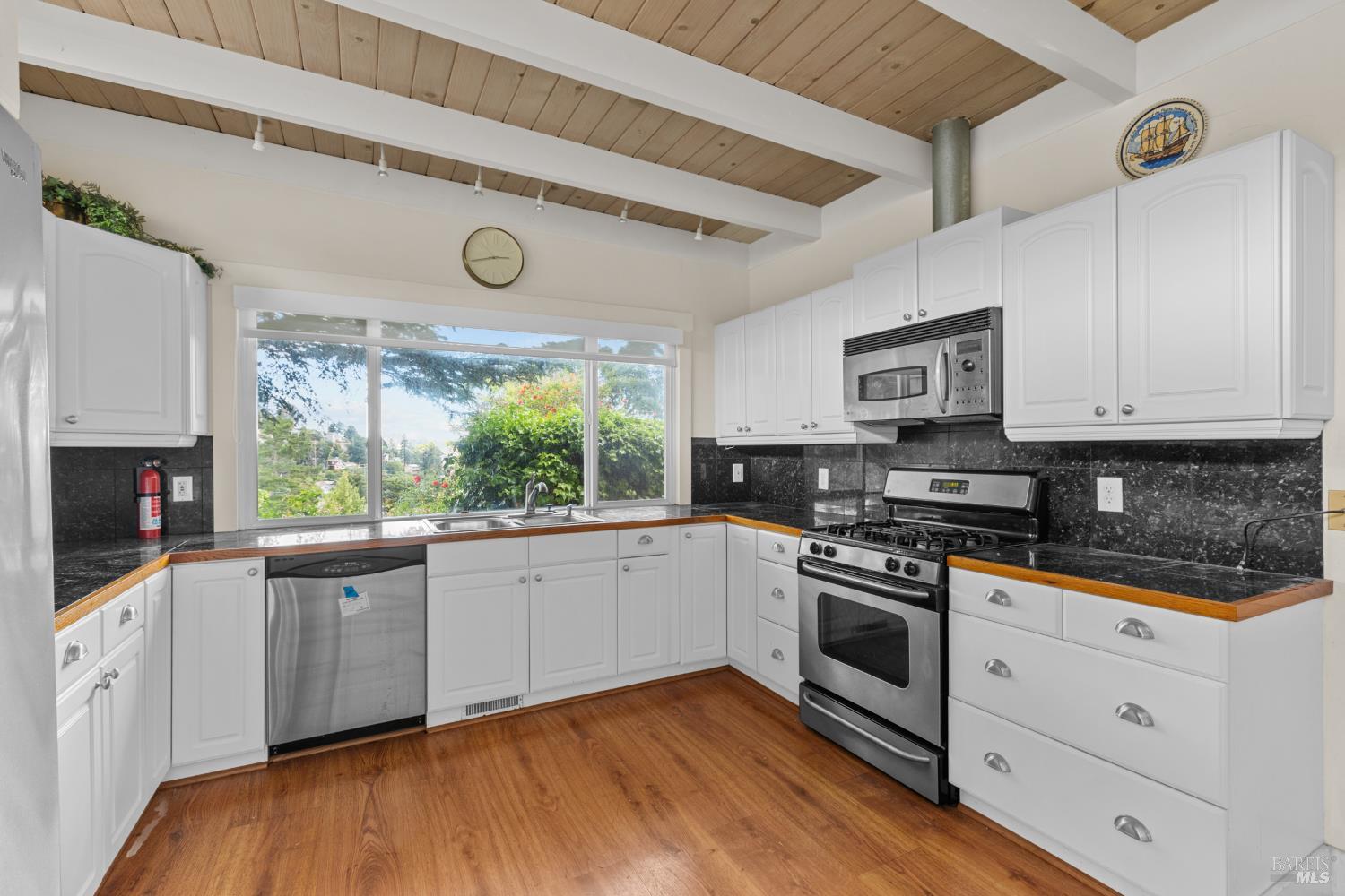 Detail Gallery Image 8 of 35 For 321 Laurel Way, Mill Valley,  CA 94941 - 3 Beds | 2 Baths