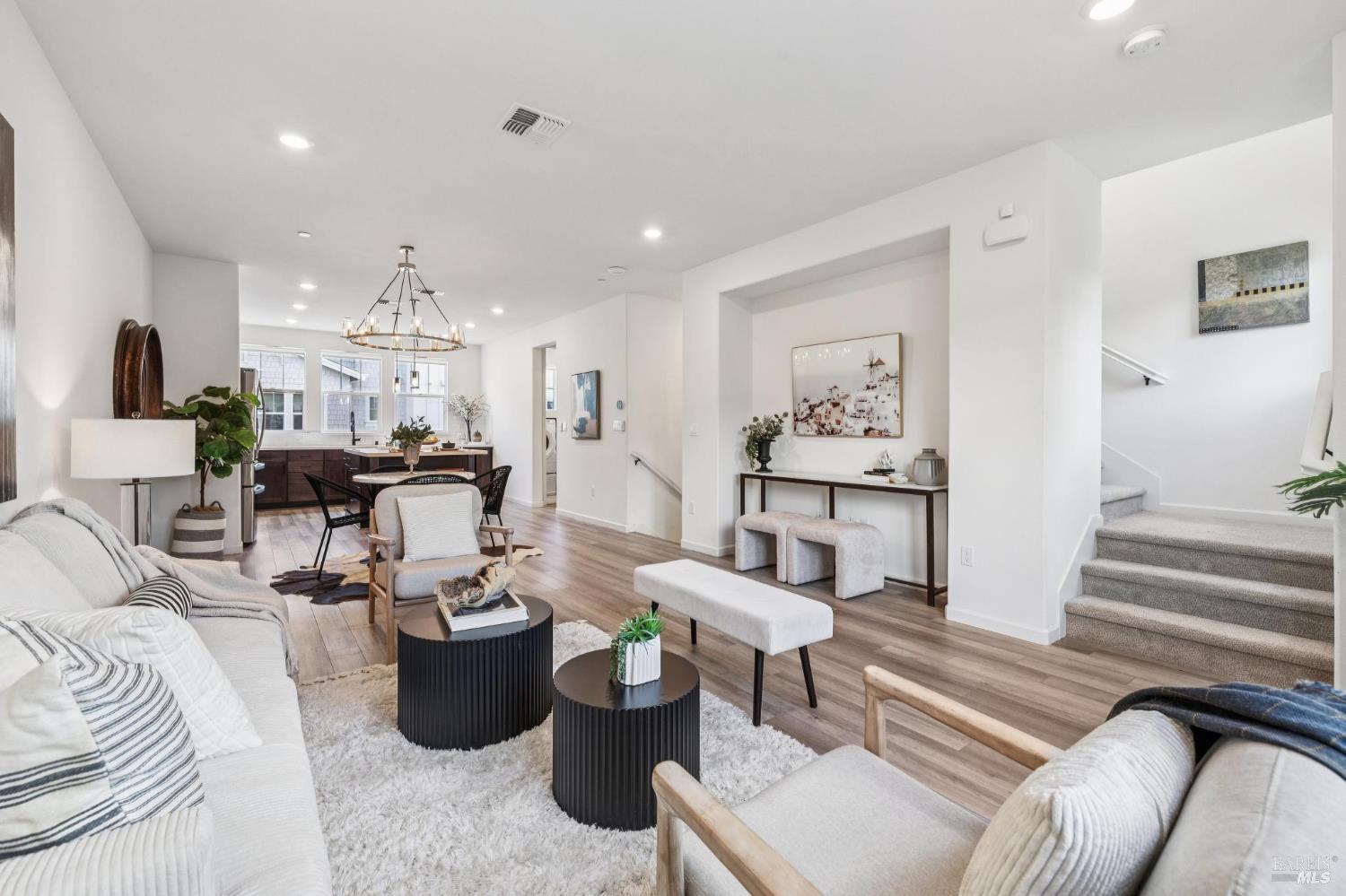 Detail Gallery Image 8 of 34 For 5 Orta Way, Novato,  CA 94945 - 4 Beds | 3/1 Baths