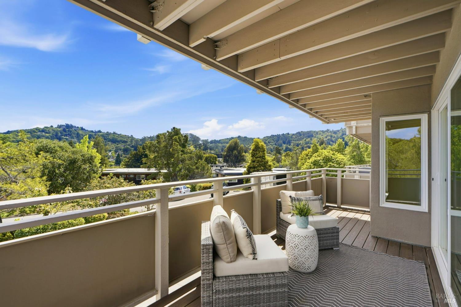 Detail Gallery Image 6 of 38 For 103 Pixley Ave, Corte Madera,  CA 94925 - 2 Beds | 2 Baths
