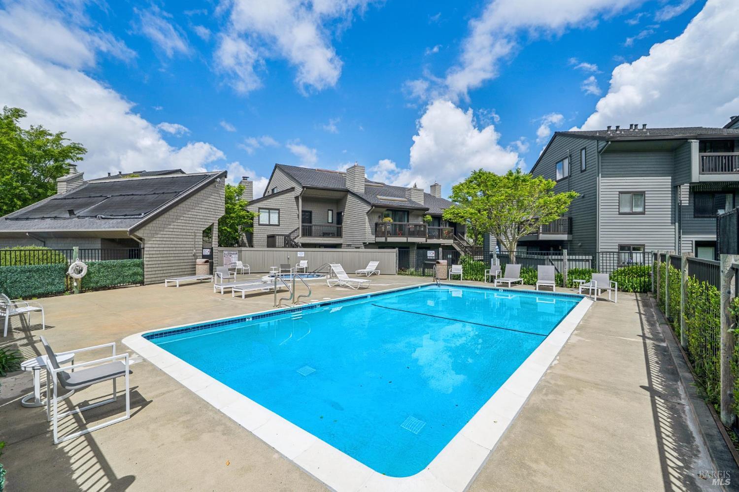 Detail Gallery Image 16 of 18 For 31 W Harbor Dr, Sausalito,  CA 94965 - 2 Beds | 2 Baths