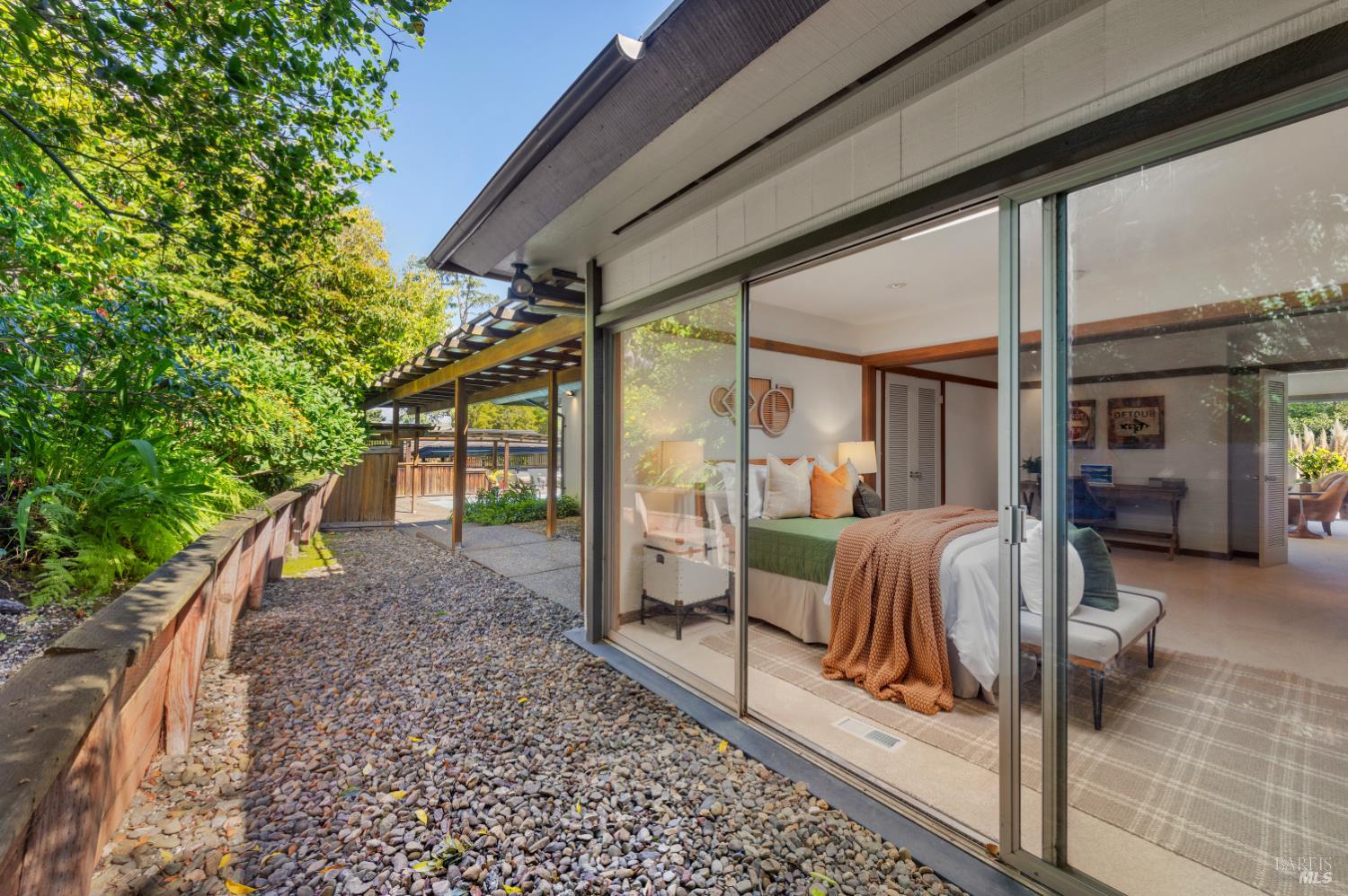 Detail Gallery Image 30 of 39 For 2 Tamalpais Ave, Belvedere,  CA 94920 - 2 Beds | 2 Baths