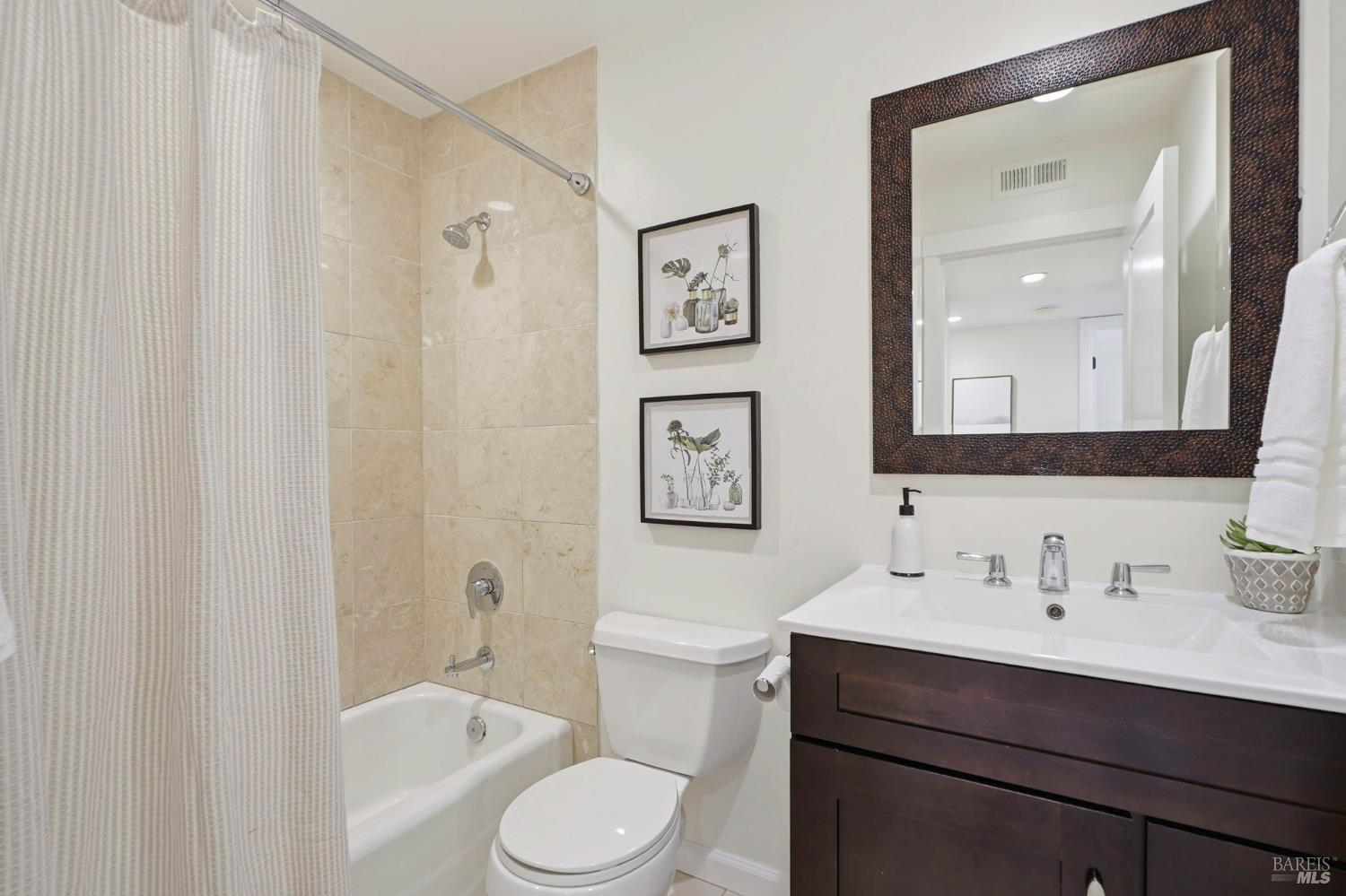 Detail Gallery Image 8 of 38 For 103 Pixley Ave, Corte Madera,  CA 94925 - 2 Beds | 2 Baths