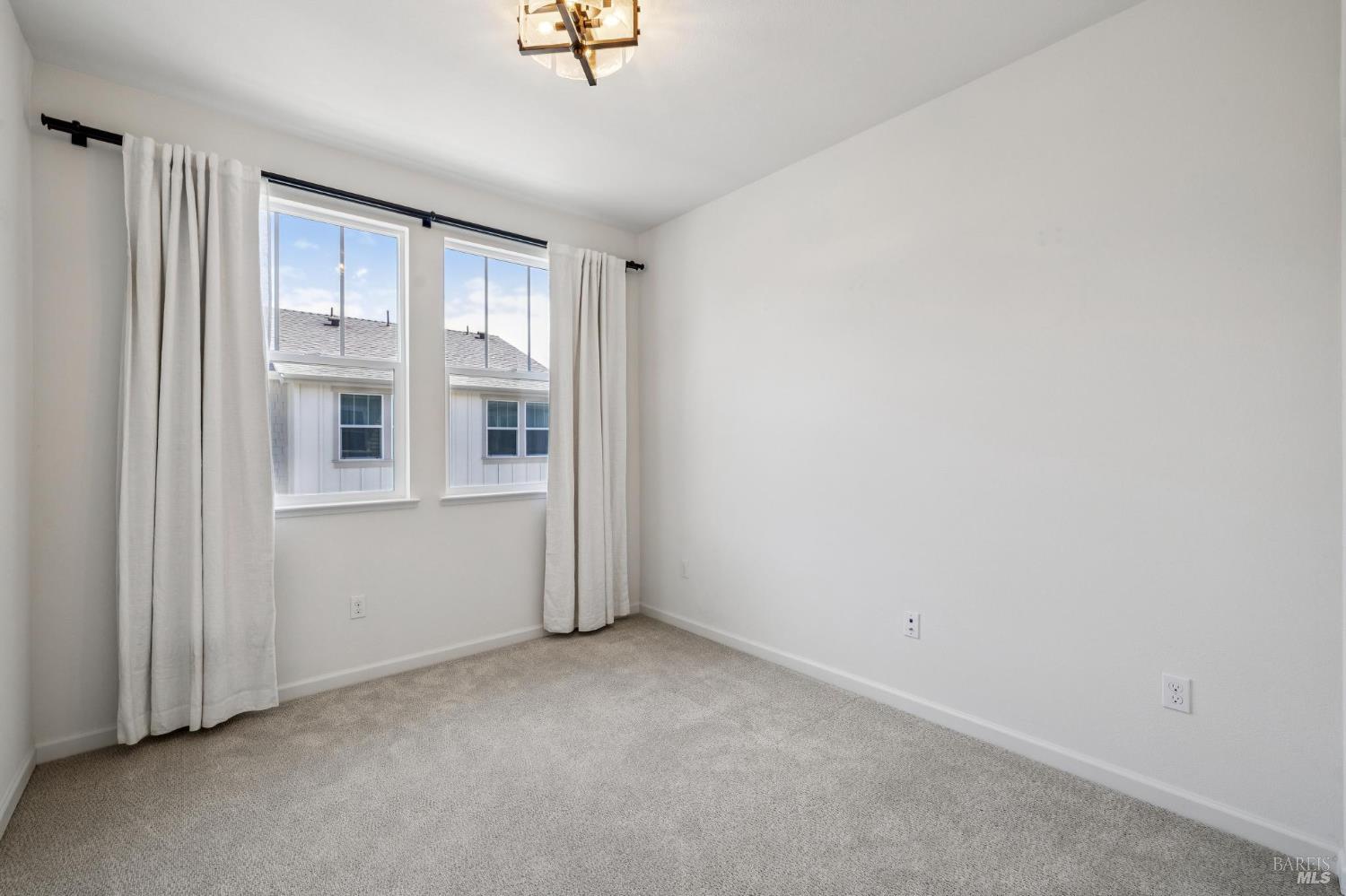 Detail Gallery Image 25 of 34 For 5 Orta Way, Novato,  CA 94945 - 4 Beds | 3/1 Baths