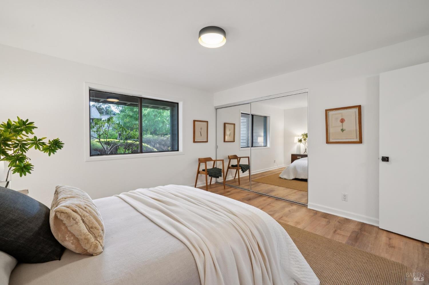 Detail Gallery Image 10 of 18 For 31 W Harbor Dr, Sausalito,  CA 94965 - 2 Beds | 2 Baths