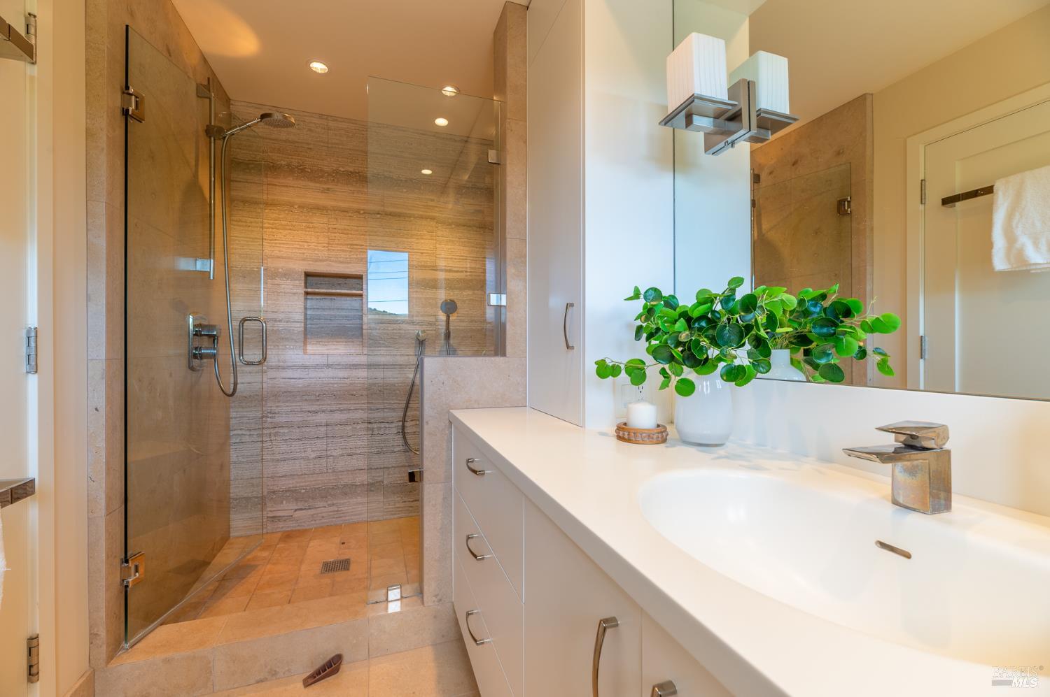 Detail Gallery Image 20 of 44 For 4 Galway Ln, San Rafael,  CA 94903 - 4 Beds | 3/1 Baths