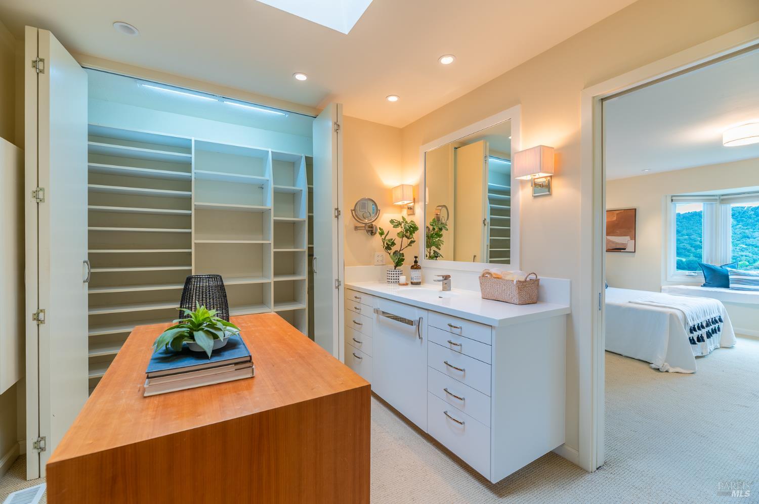 Detail Gallery Image 19 of 44 For 4 Galway Ln, San Rafael,  CA 94903 - 4 Beds | 3/1 Baths