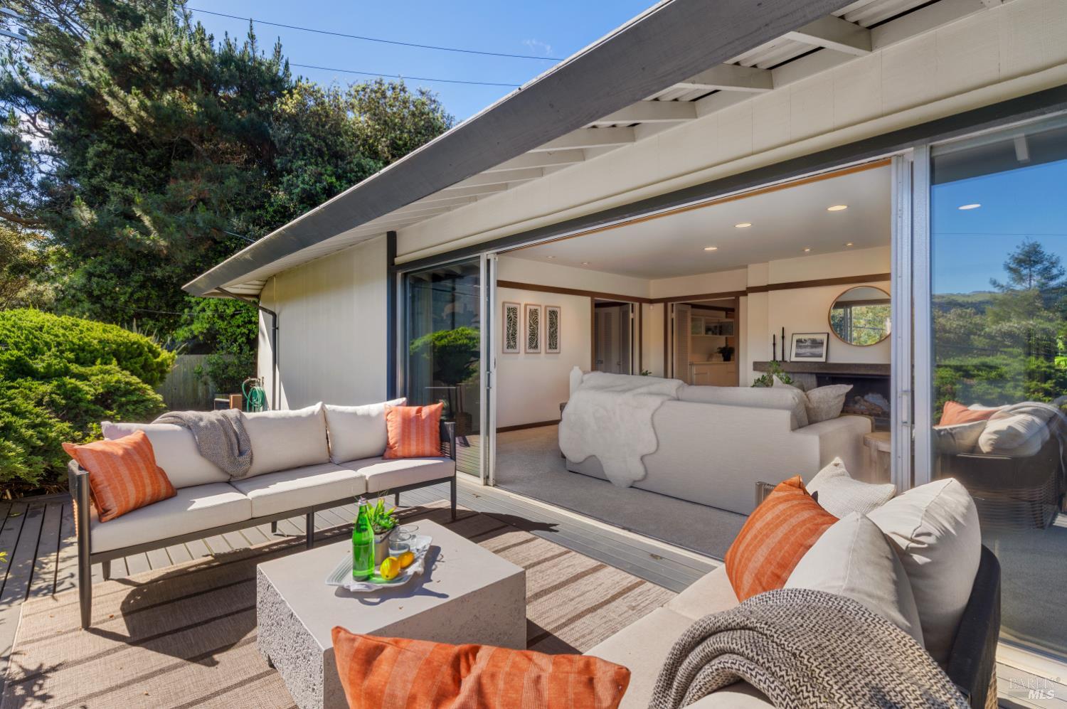 Detail Gallery Image 32 of 39 For 2 Tamalpais Ave, Belvedere,  CA 94920 - 2 Beds | 2 Baths