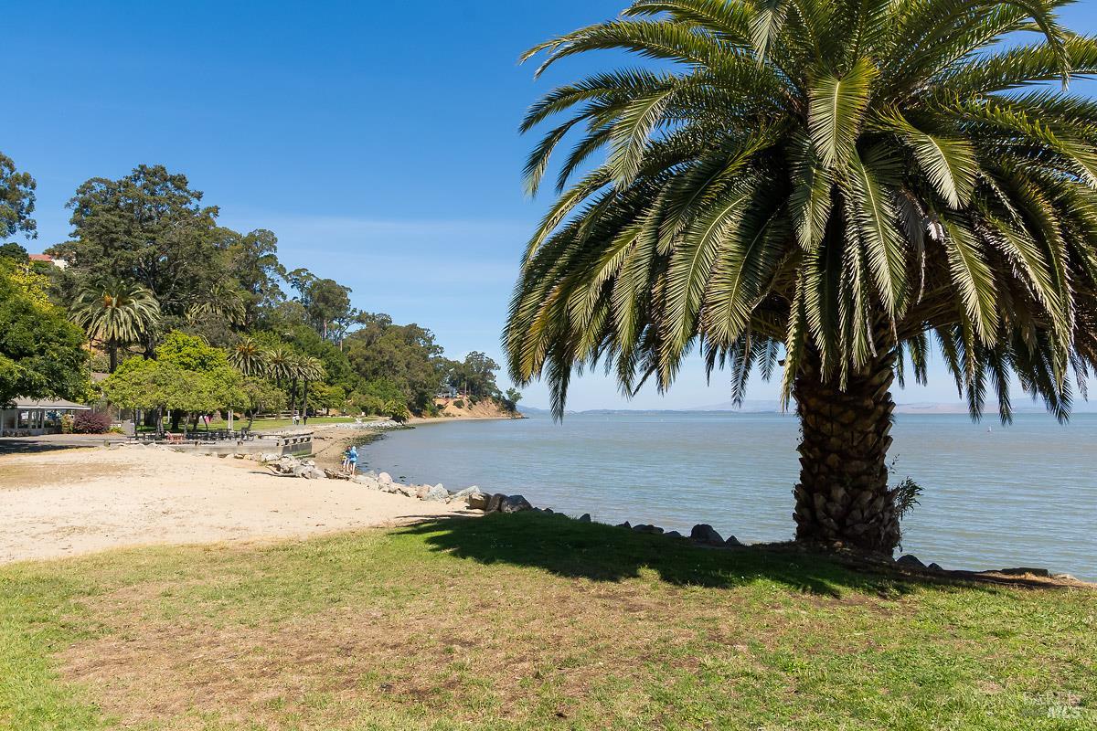 Detail Gallery Image 81 of 84 For 1100 Bayhills Dr, San Rafael,  CA 94903 - 5 Beds | 5/1 Baths