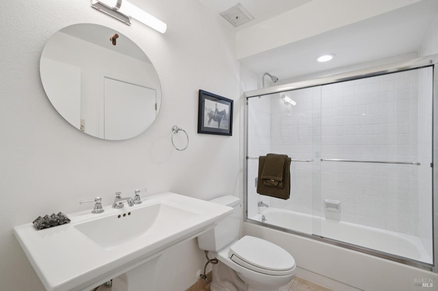 Detail Gallery Image 11 of 18 For 31 W Harbor Dr, Sausalito,  CA 94965 - 2 Beds | 2 Baths