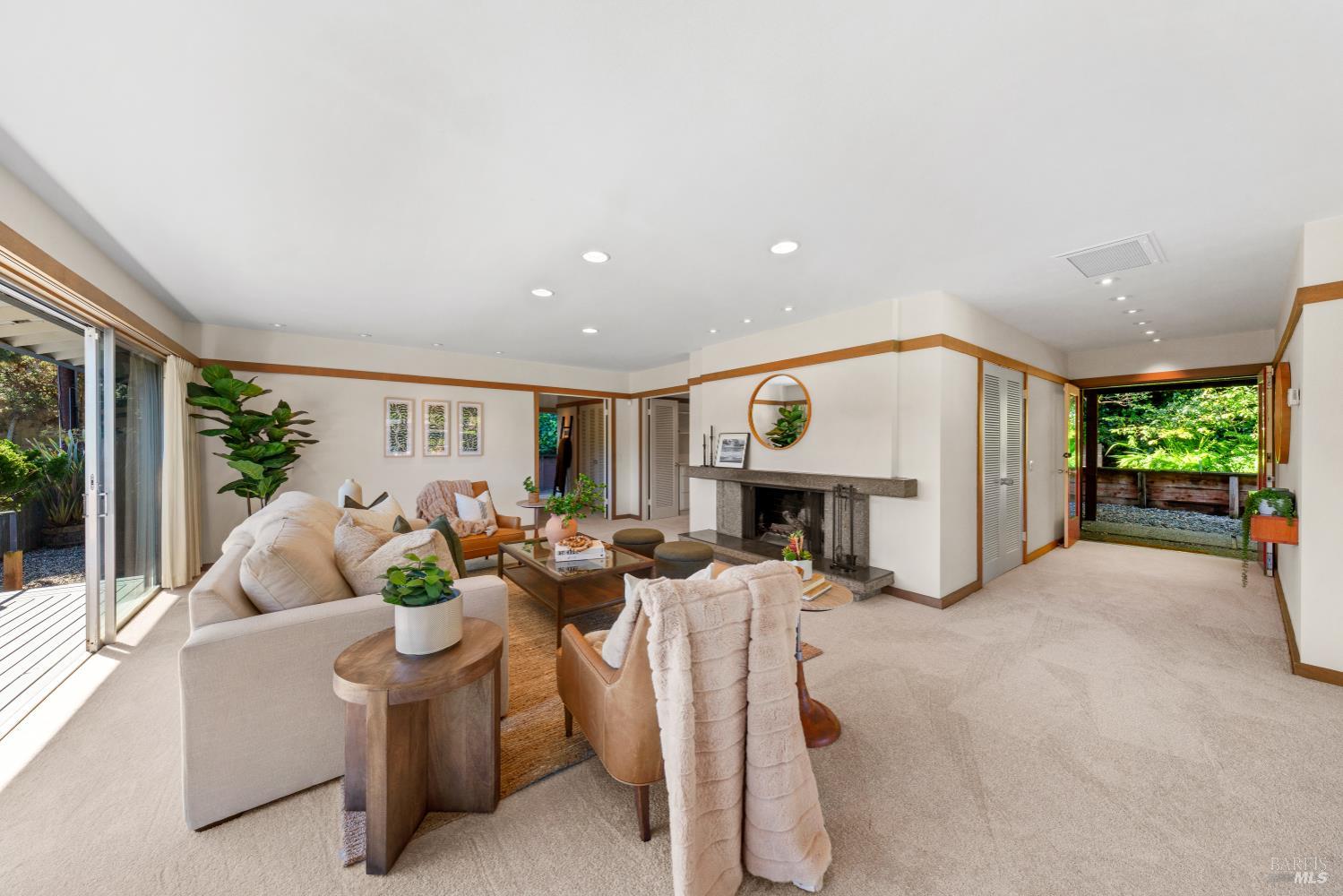 Detail Gallery Image 12 of 39 For 2 Tamalpais Ave, Belvedere,  CA 94920 - 2 Beds | 2 Baths