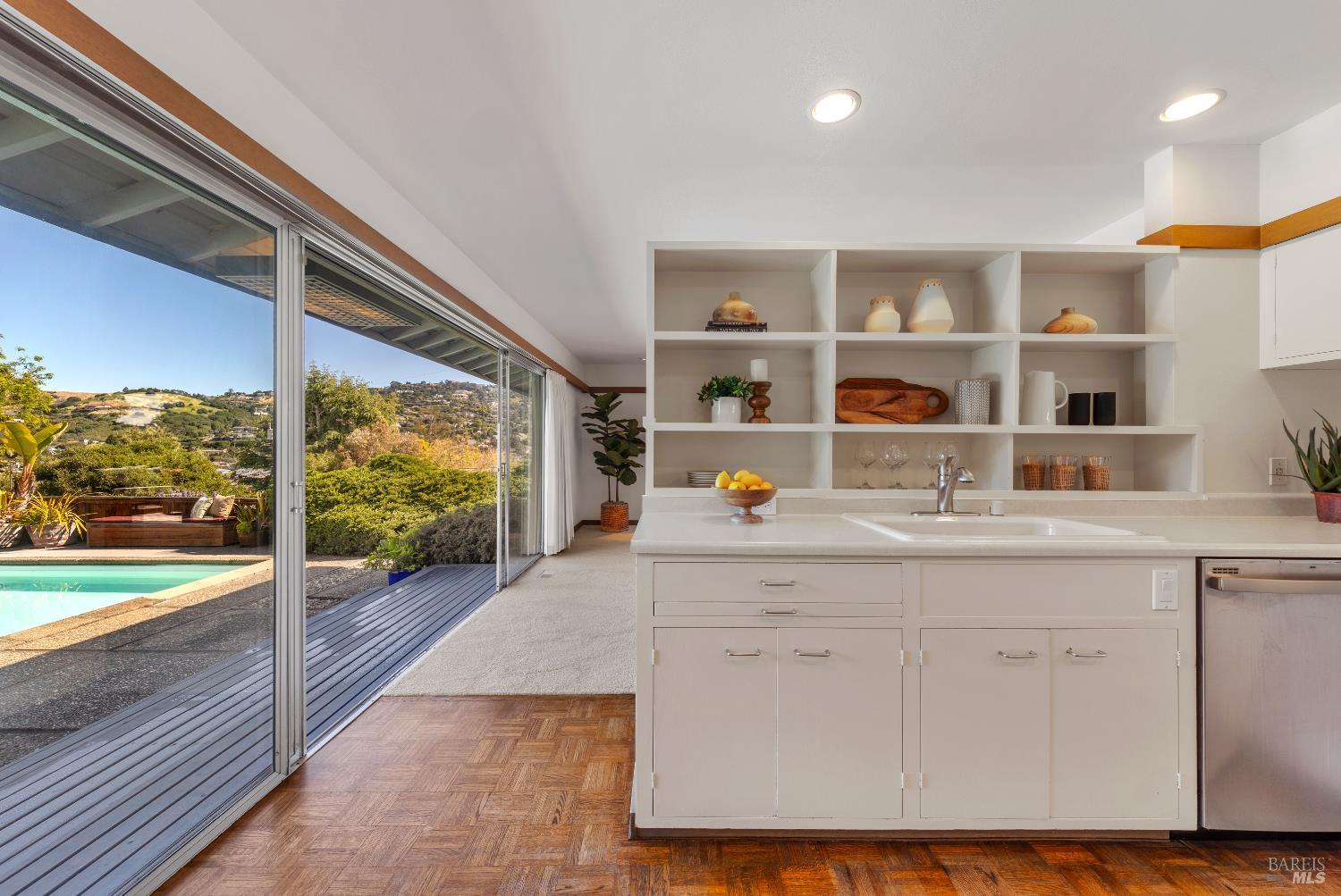 Detail Gallery Image 21 of 39 For 2 Tamalpais Ave, Belvedere,  CA 94920 - 2 Beds | 2 Baths