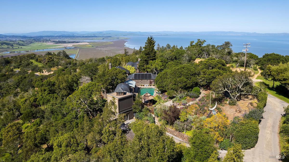 Detail Gallery Image 58 of 84 For 1100 Bayhills Dr, San Rafael,  CA 94903 - 5 Beds | 5/1 Baths