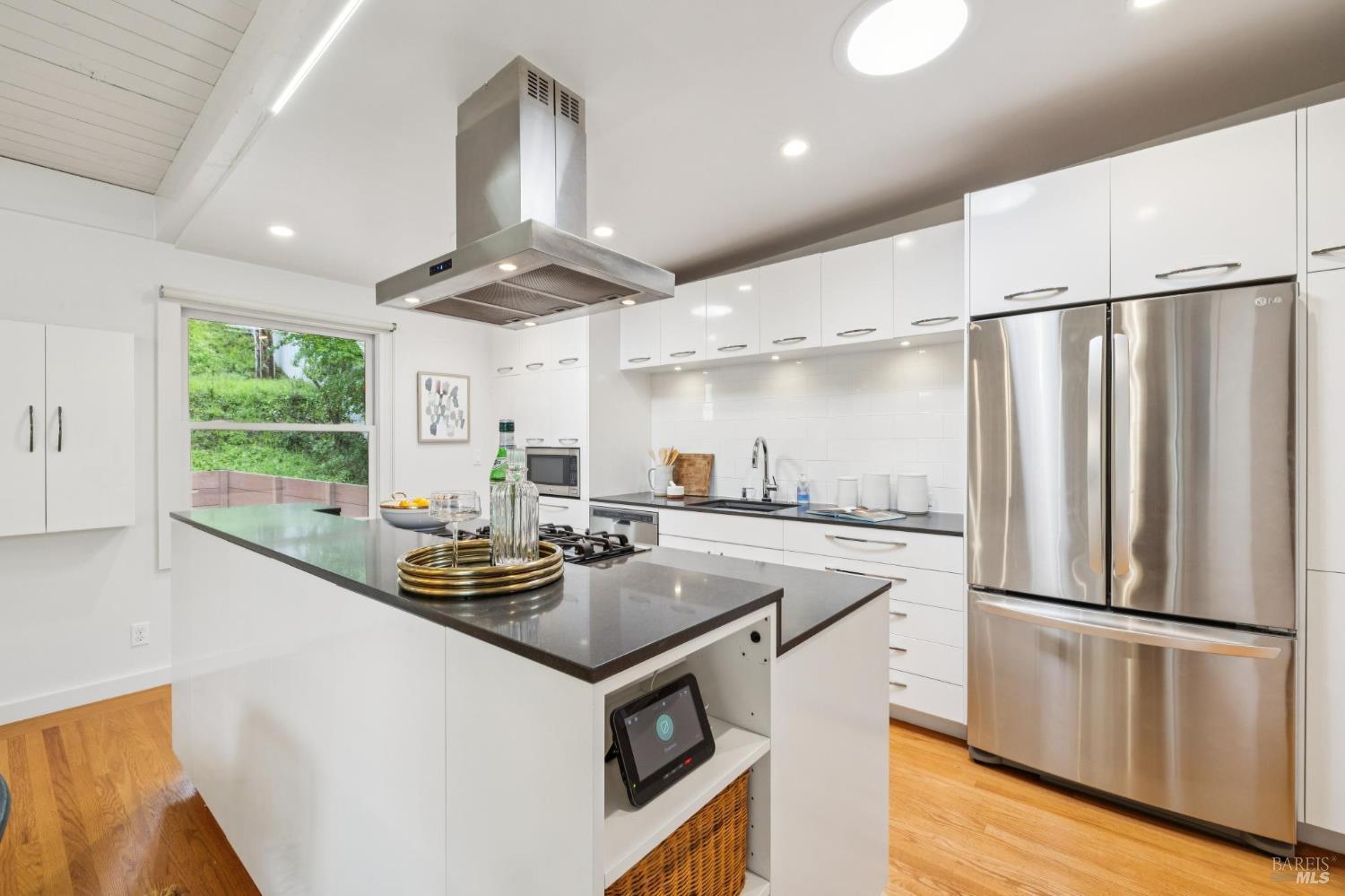 Detail Gallery Image 15 of 47 For 3 Stetson Ave, Corte Madera,  CA 94925 - 3 Beds | 2 Baths