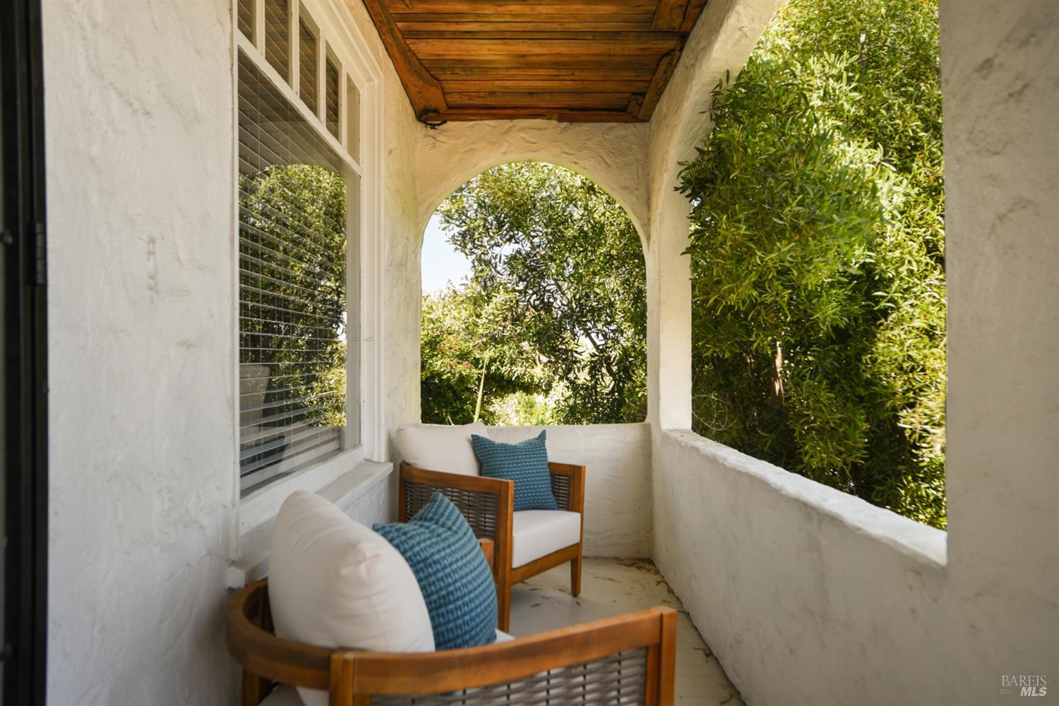 Detail Gallery Image 4 of 40 For 1009 Sacramento St, Vallejo,  CA 94590 - 3 Beds | 1 Baths