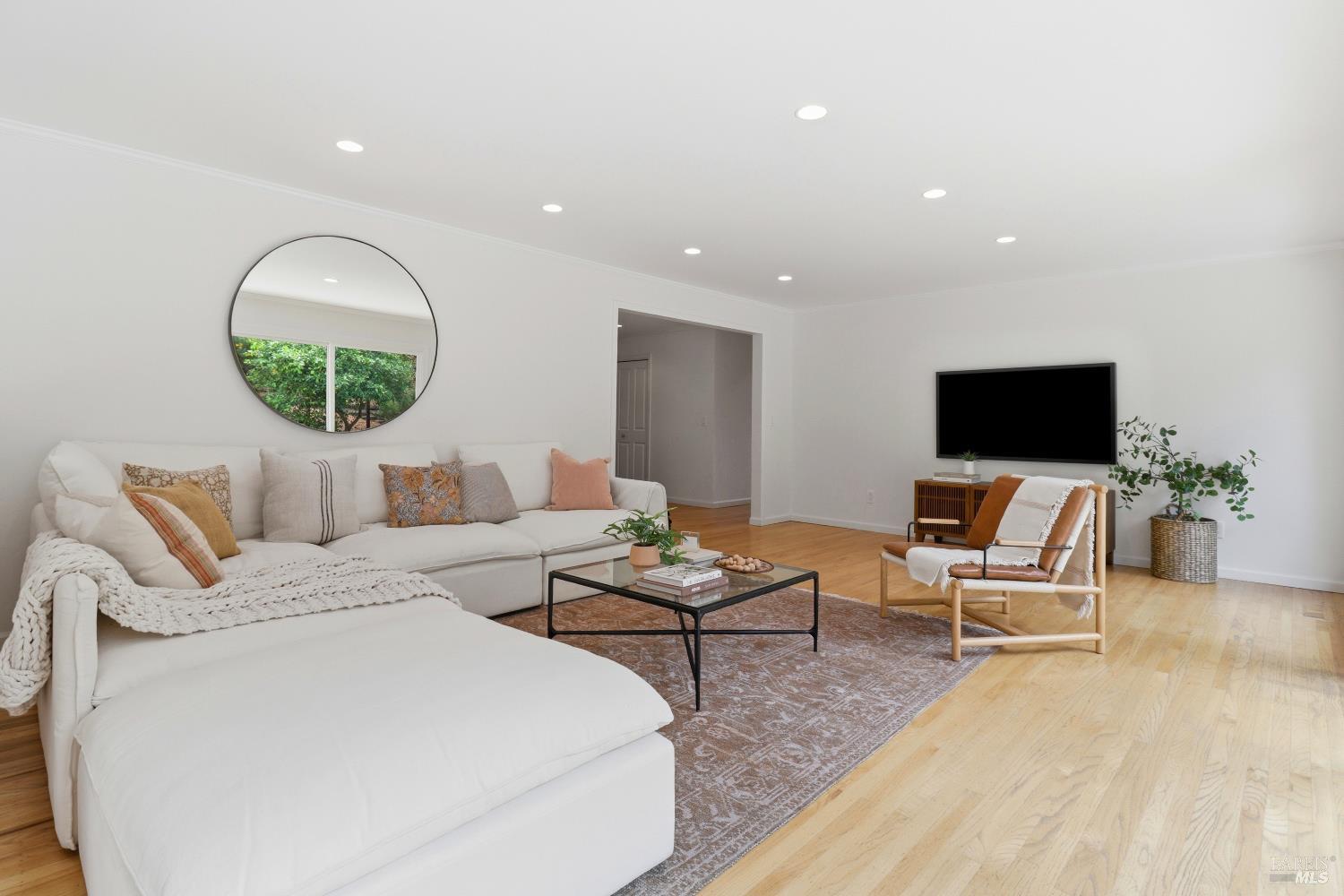 Detail Gallery Image 7 of 48 For 23 Terra Linda Dr, San Rafael,  CA 94903 - 4 Beds | 2/1 Baths