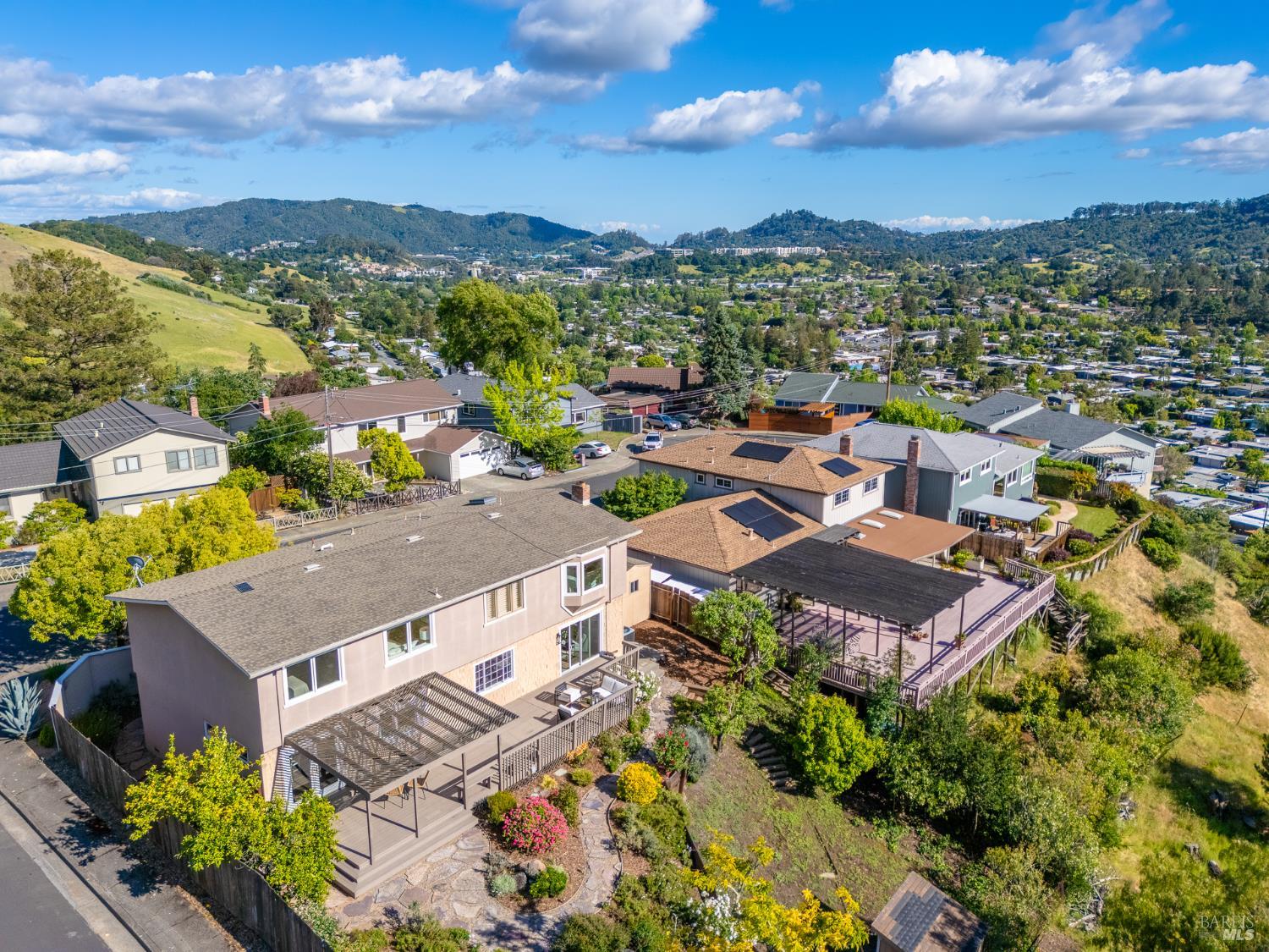Detail Gallery Image 34 of 44 For 4 Galway Ln, San Rafael,  CA 94903 - 4 Beds | 3/1 Baths