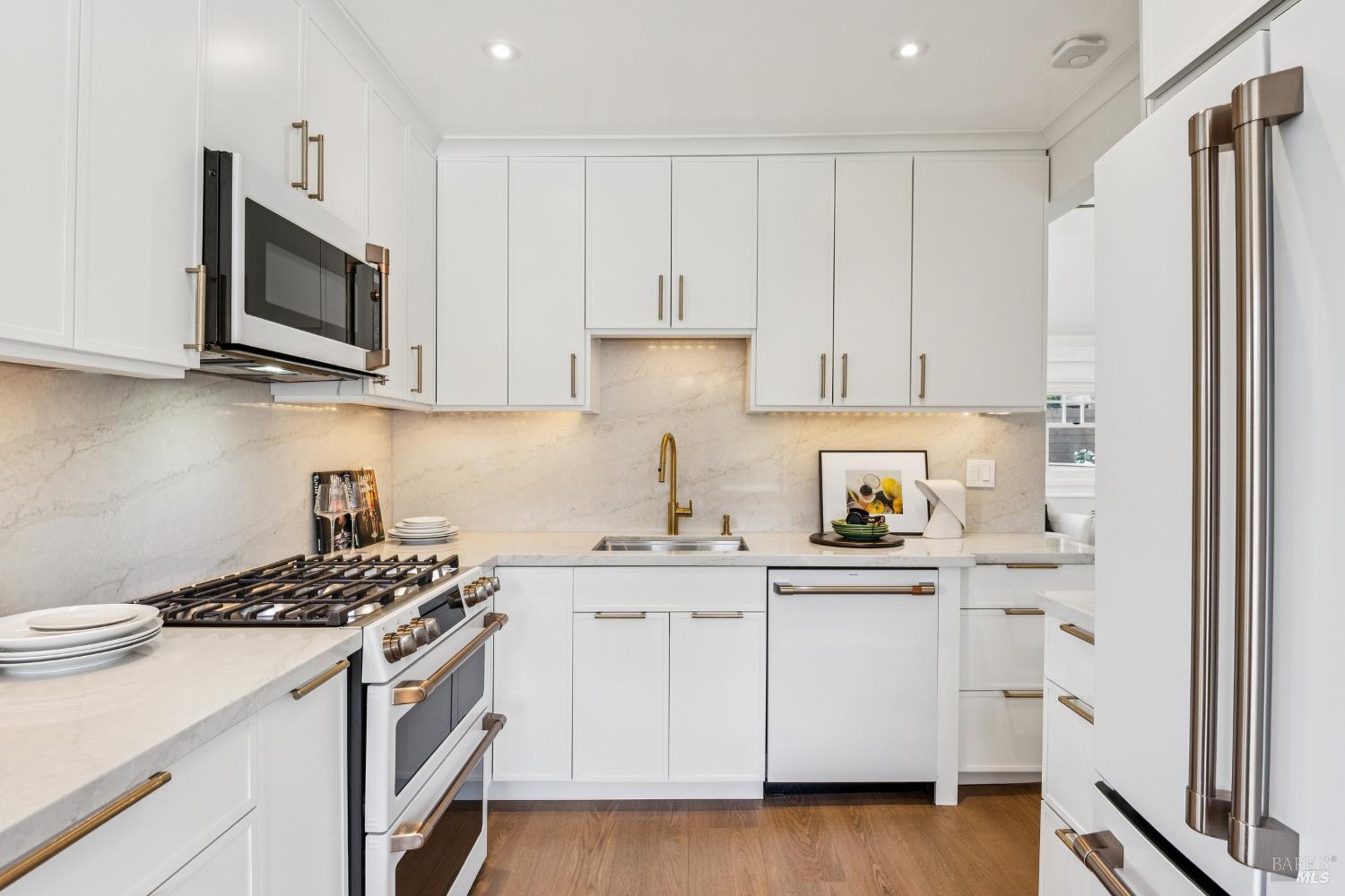 Detail Gallery Image 11 of 48 For 248 Sausalito St, Corte Madera,  CA 94925 - 4 Beds | 3 Baths