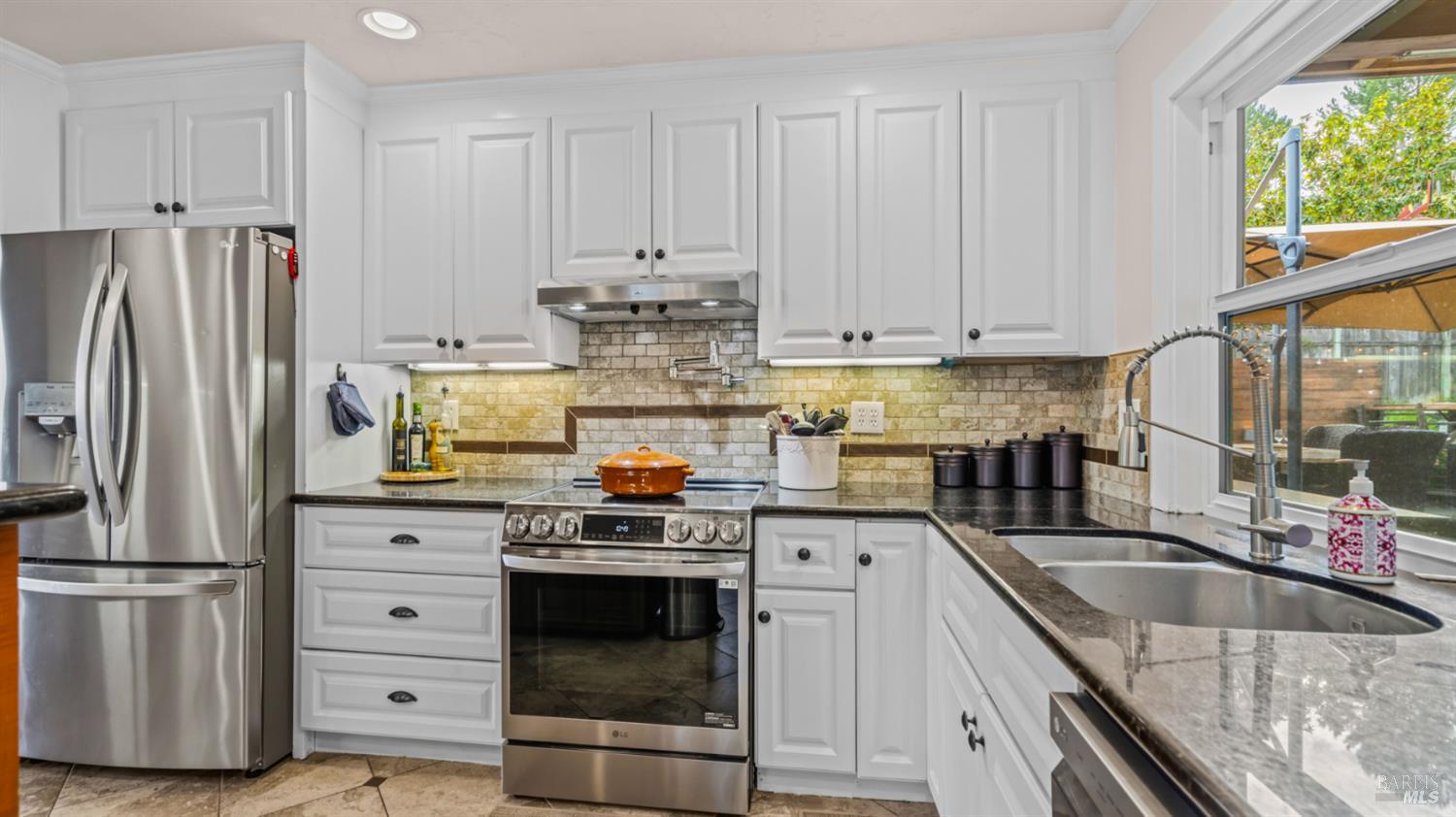 Detail Gallery Image 15 of 61 For 280 Devon Dr, San Rafael,  CA 94903 - 3 Beds | 3 Baths