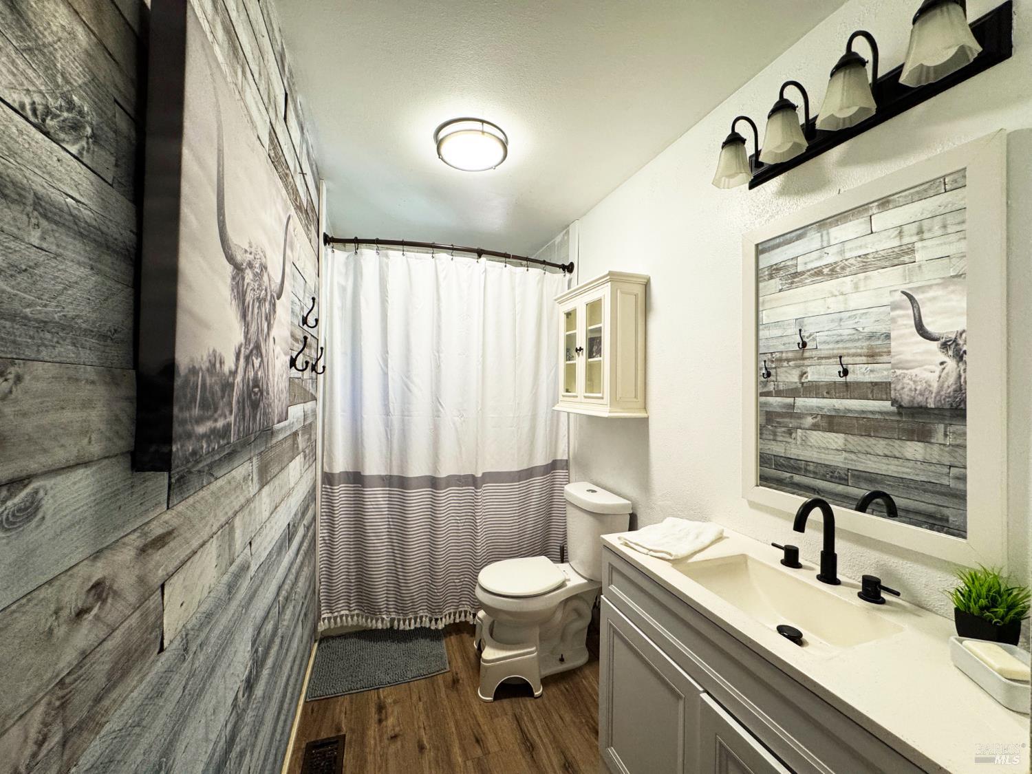 Detail Gallery Image 35 of 78 For 4400 Lake Ridge Dr, Ukiah,  CA 95482 - 3 Beds | 2 Baths