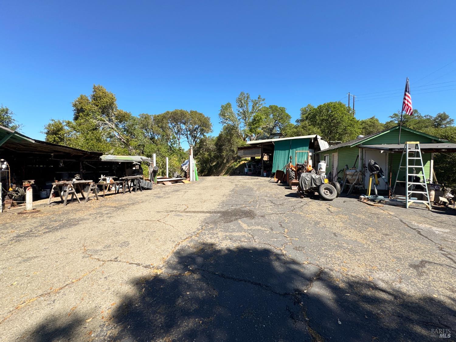 Detail Gallery Image 24 of 78 For 4400 Lake Ridge Dr, Ukiah,  CA 95482 - 3 Beds | 2 Baths