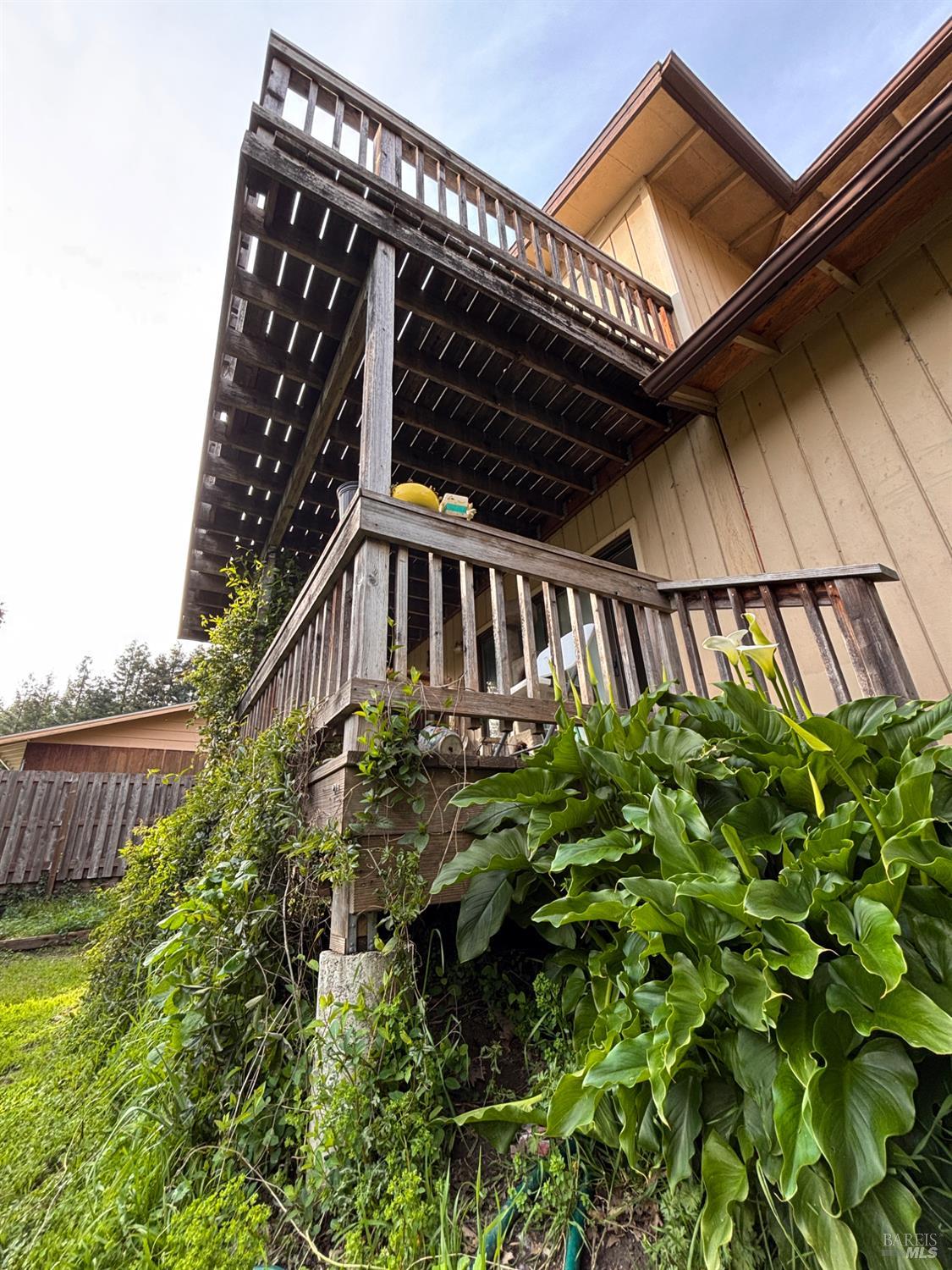 Detail Gallery Image 3 of 4 For 350 Riverview Rd, Garberville,  CA 95542 - 3 Beds | 2 Baths