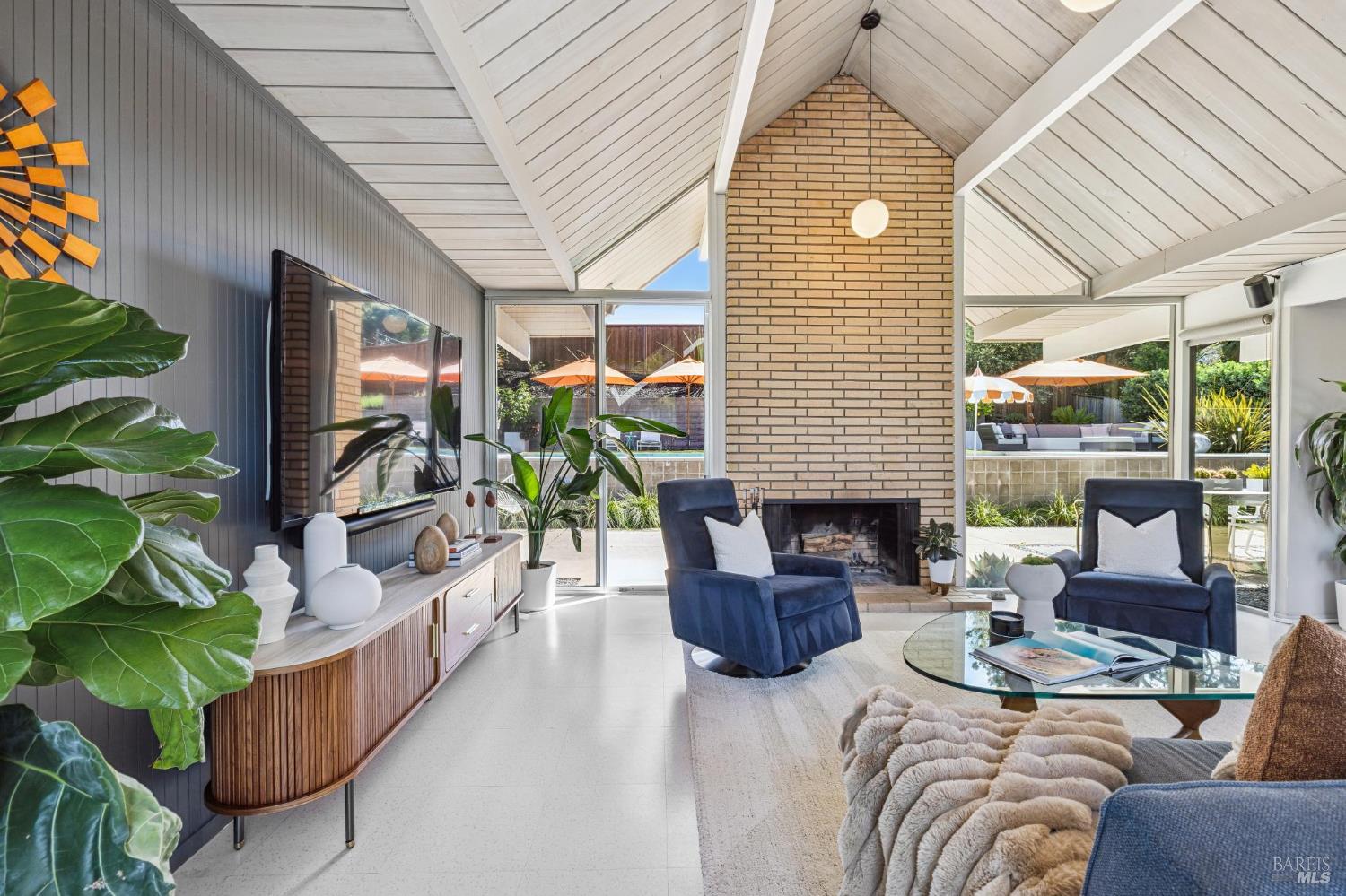 Detail Gallery Image 20 of 51 For 1349 Idylberry Rd, San Rafael,  CA 94903 - 5 Beds | 2 Baths