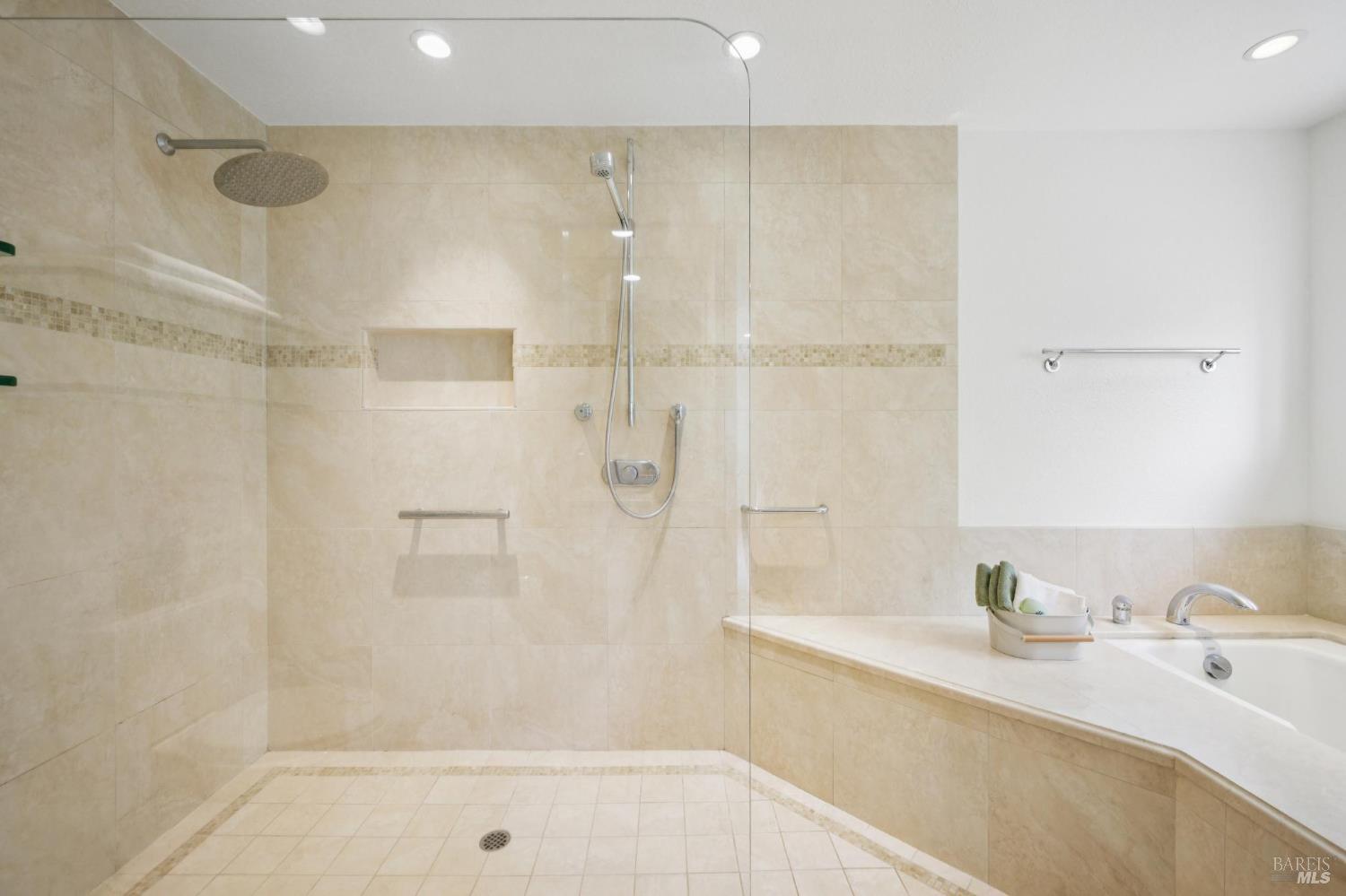 Detail Gallery Image 34 of 62 For 121 Red Hill Cir, Belvedere Tiburon,  CA 94920 - 3 Beds | 2/1 Baths