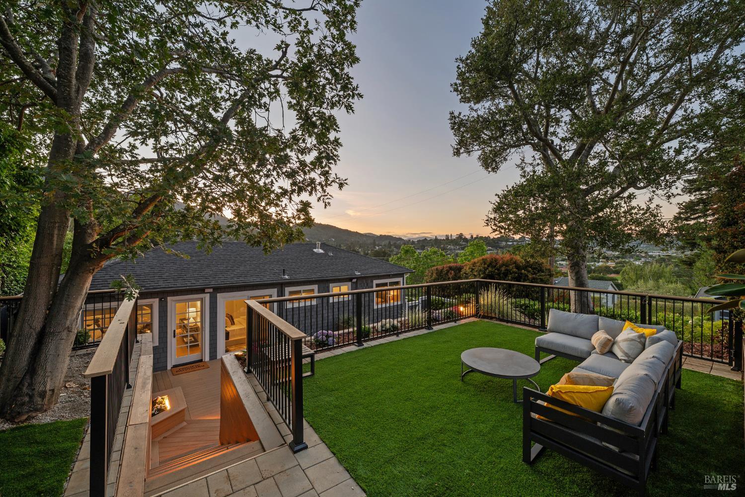 Detail Gallery Image 2 of 48 For 248 Sausalito St, Corte Madera,  CA 94925 - 4 Beds | 3 Baths