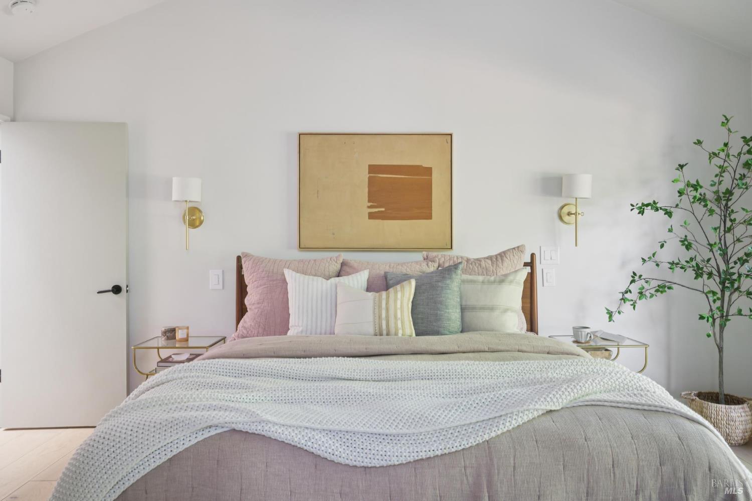 Detail Gallery Image 36 of 51 For 14 Mount Wittenburg Ct, San Rafael,  CA 94903 - 3 Beds | 2 Baths