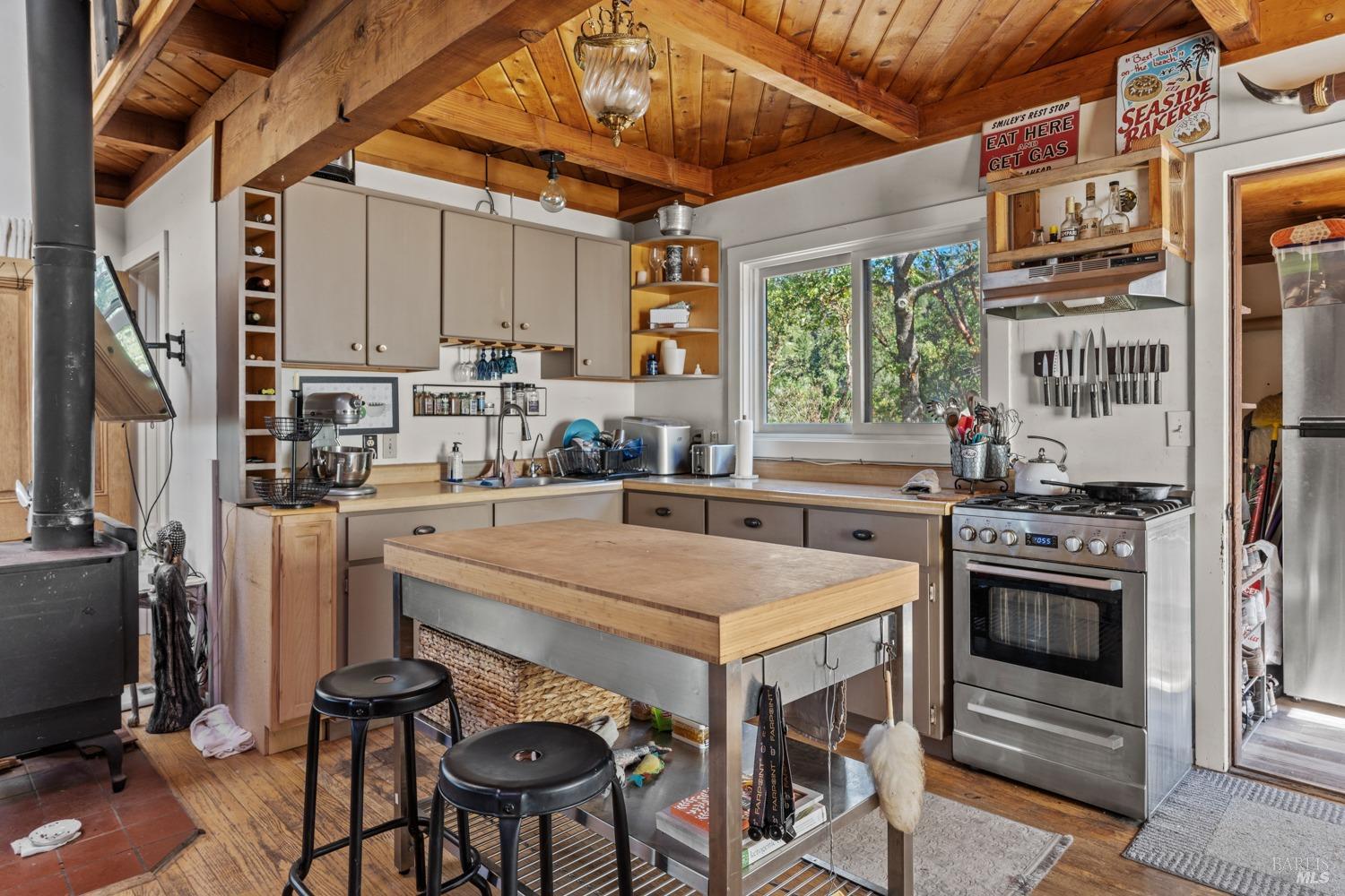 Detail Gallery Image 10 of 38 For 34010 Shimmins Ridge Rd, Willits,  CA 95490 - 4 Beds | 2 Baths