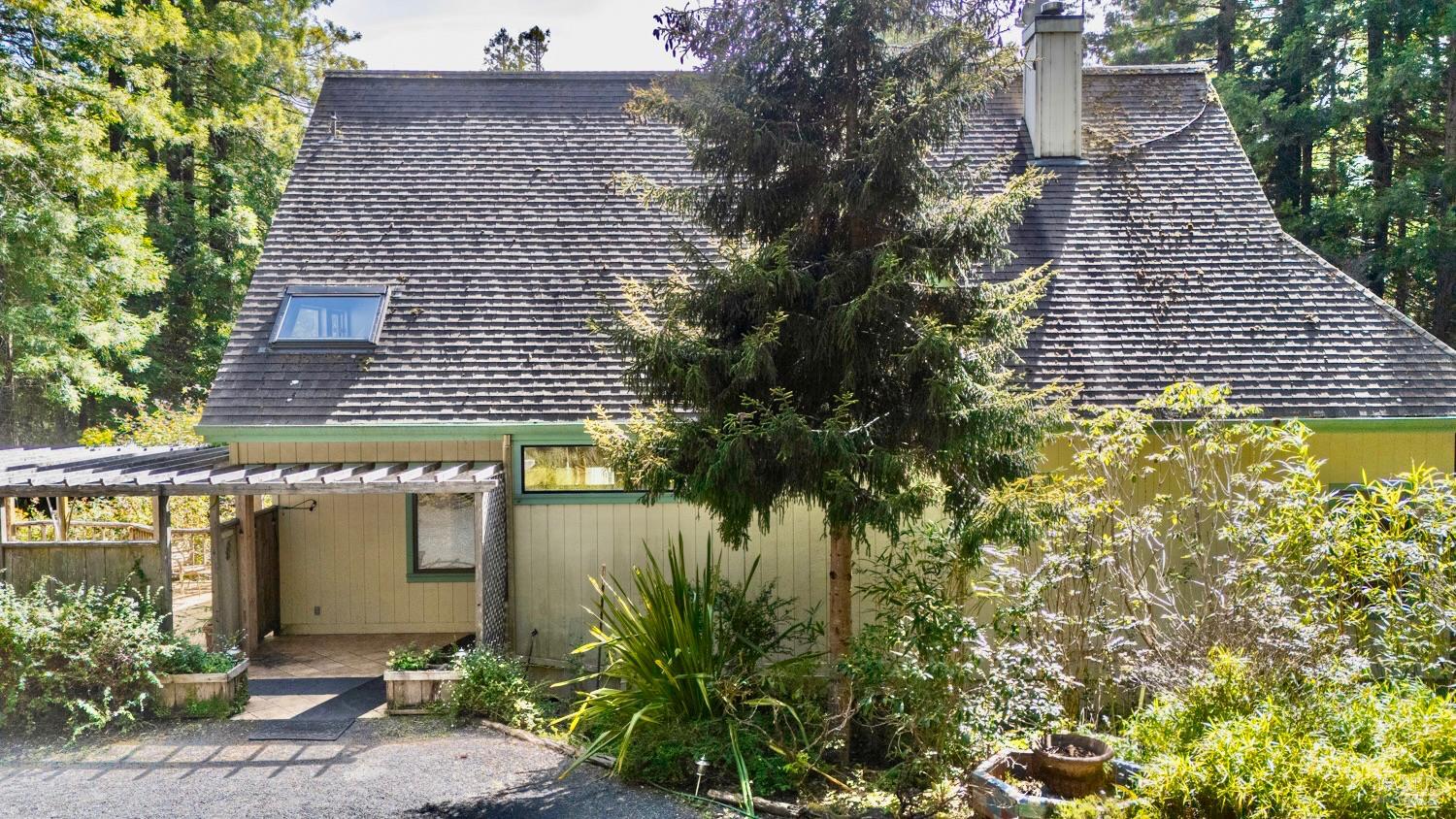 Detail Gallery Image 2 of 42 For 33100 Frog Pond Rd, Little River_1,  CA 95456 - 3 Beds | 3 Baths