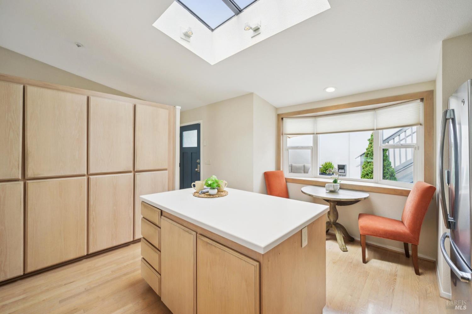 Detail Gallery Image 9 of 62 For 121 Red Hill Cir, Belvedere Tiburon,  CA 94920 - 3 Beds | 2/1 Baths