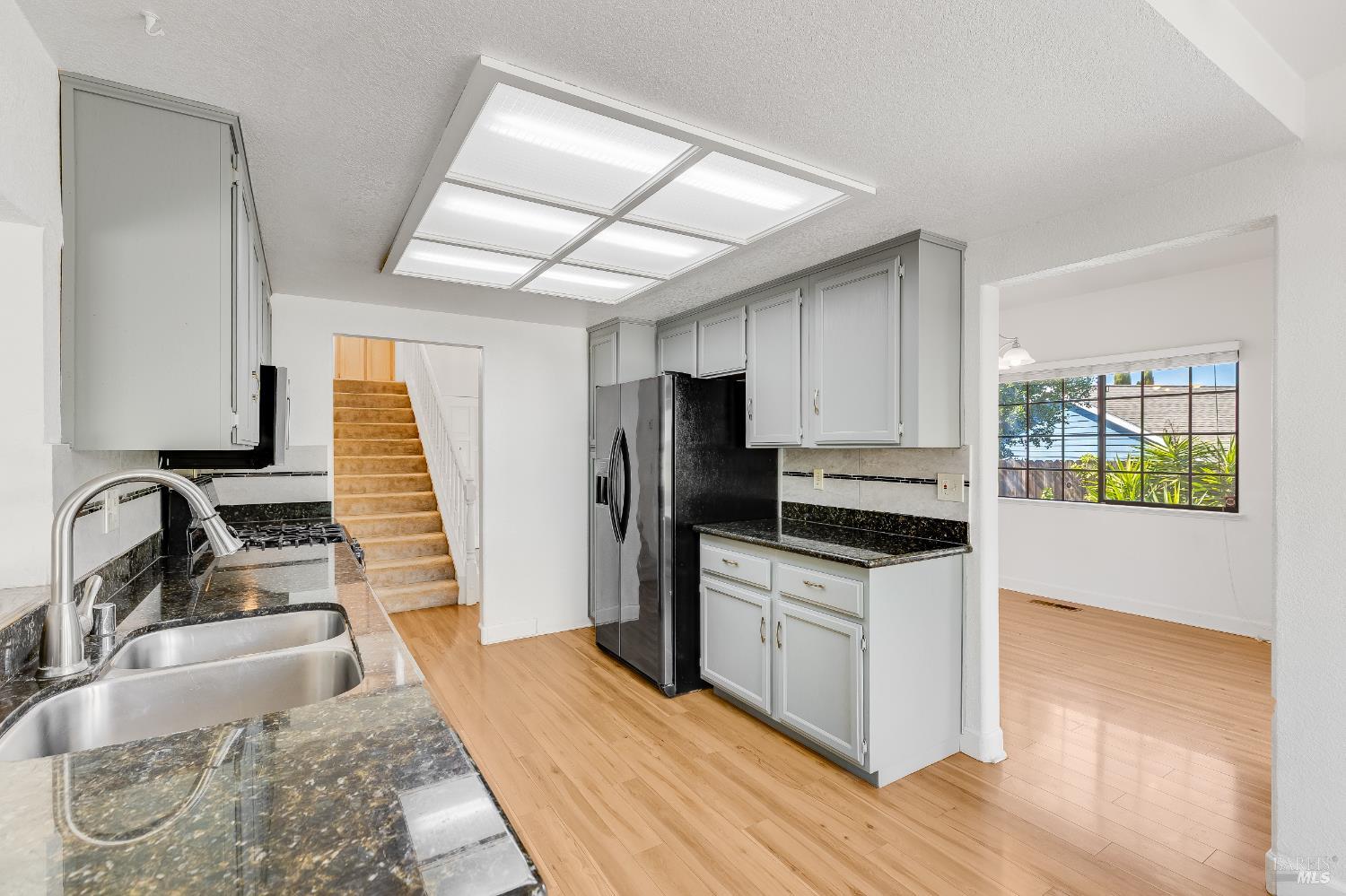 Detail Gallery Image 15 of 70 For 391 Valley Oak Ln, Vallejo,  CA 94591 - 4 Beds | 3 Baths