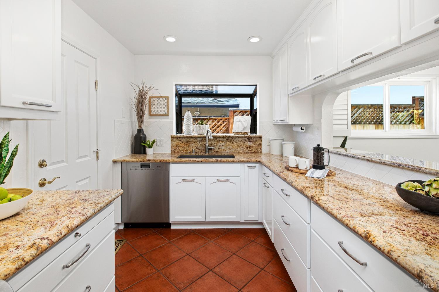 Detail Gallery Image 18 of 48 For 145 Irwin St, San Rafael,  CA 94901 - 3 Beds | 2 Baths