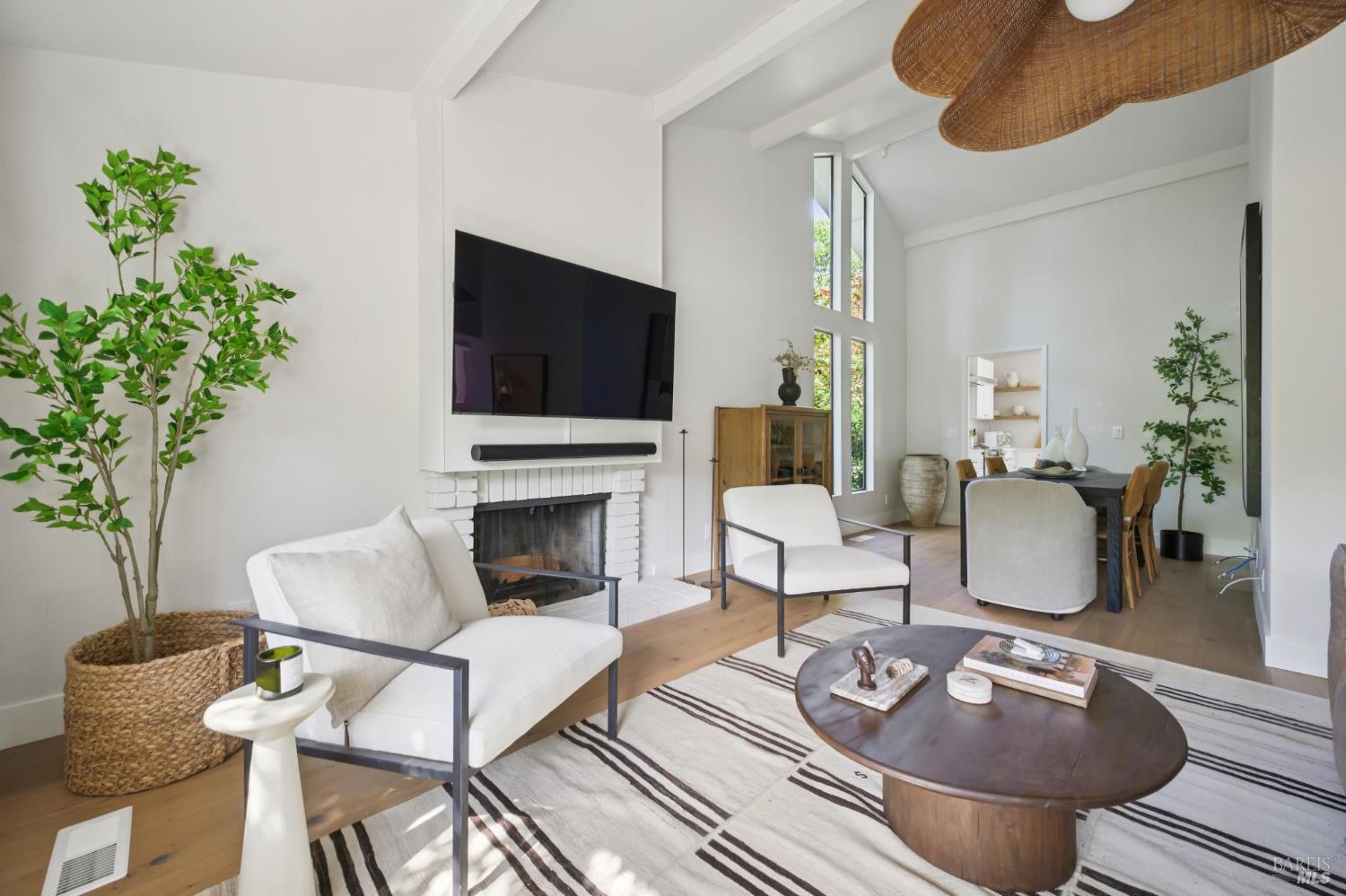 Detail Gallery Image 10 of 51 For 14 Mount Wittenburg Ct, San Rafael,  CA 94903 - 3 Beds | 2 Baths