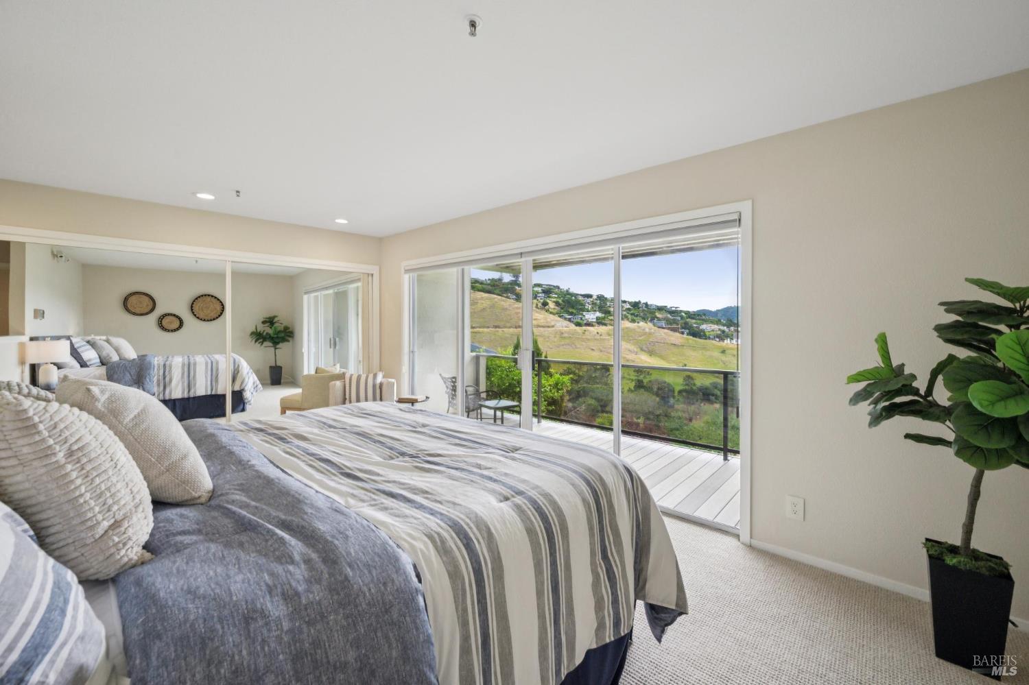 Detail Gallery Image 31 of 62 For 121 Red Hill Cir, Belvedere Tiburon,  CA 94920 - 3 Beds | 2/1 Baths