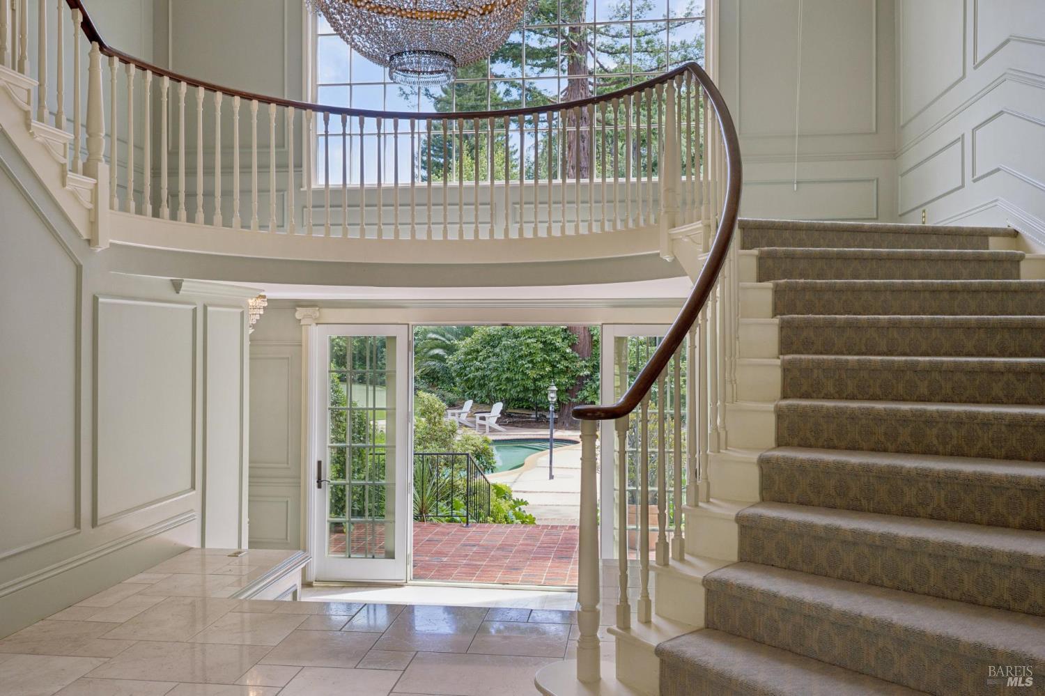 110 Mountain View Avenue photo 2