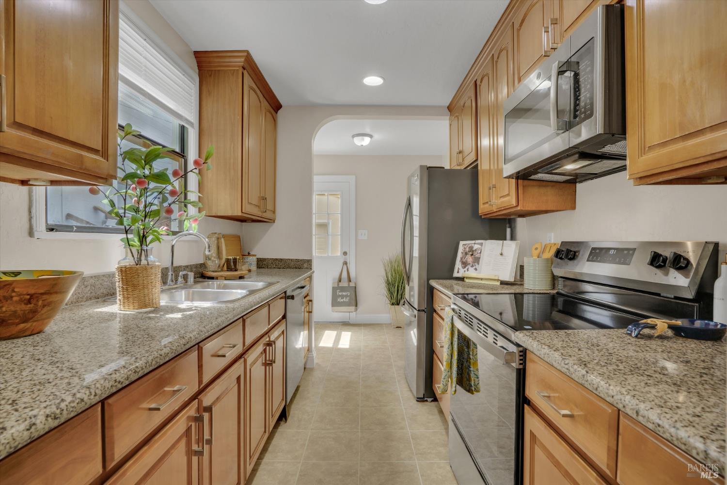 Detail Gallery Image 8 of 25 For 561 Cedar St, Vallejo,  CA 94591 - 3 Beds | 1 Baths